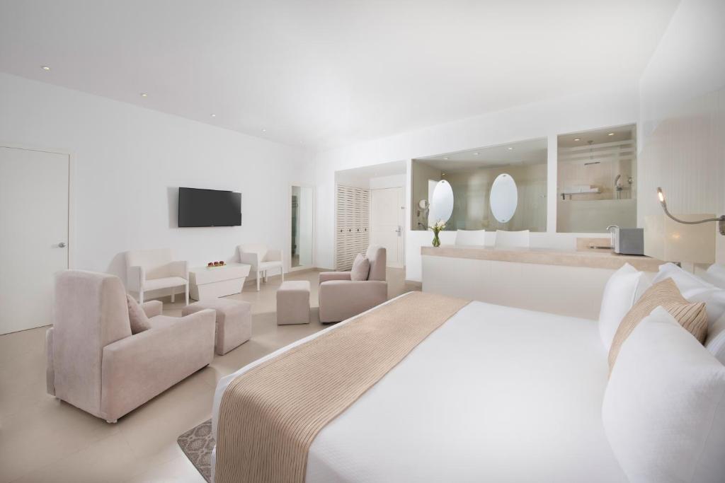 Family Room Capacity 1