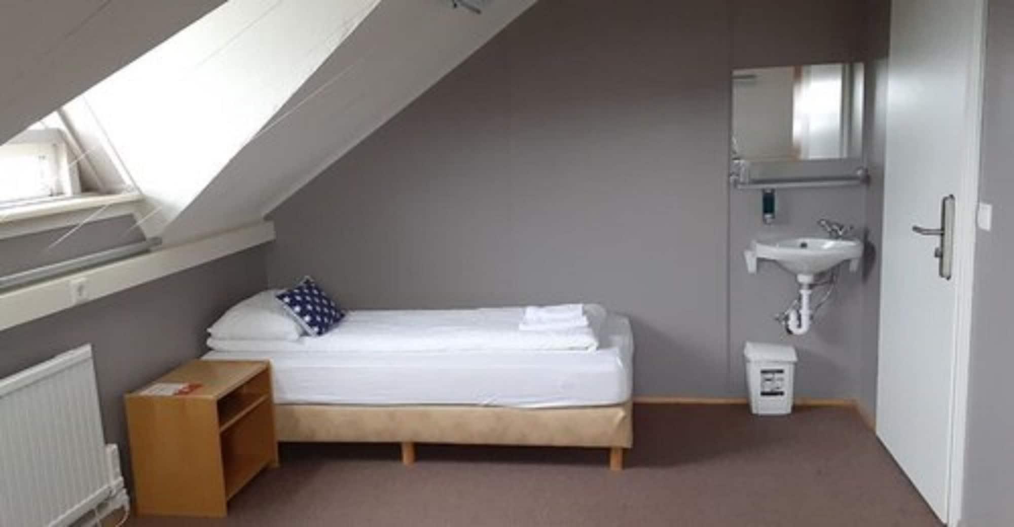 Triple with Shared Bathroom