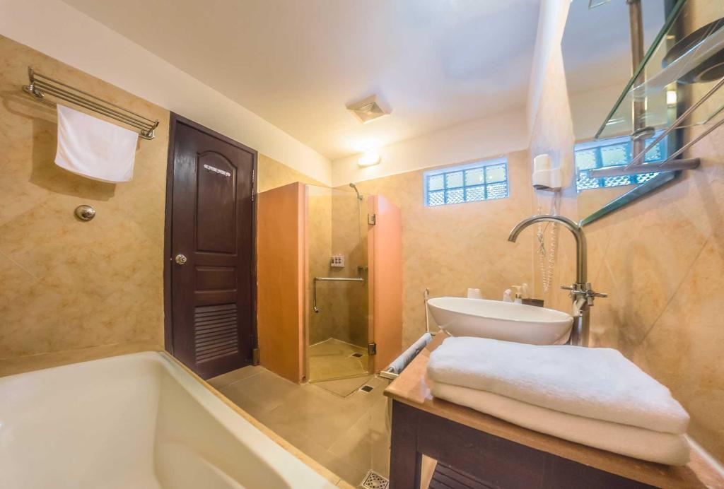 Double Deluxe Pool View