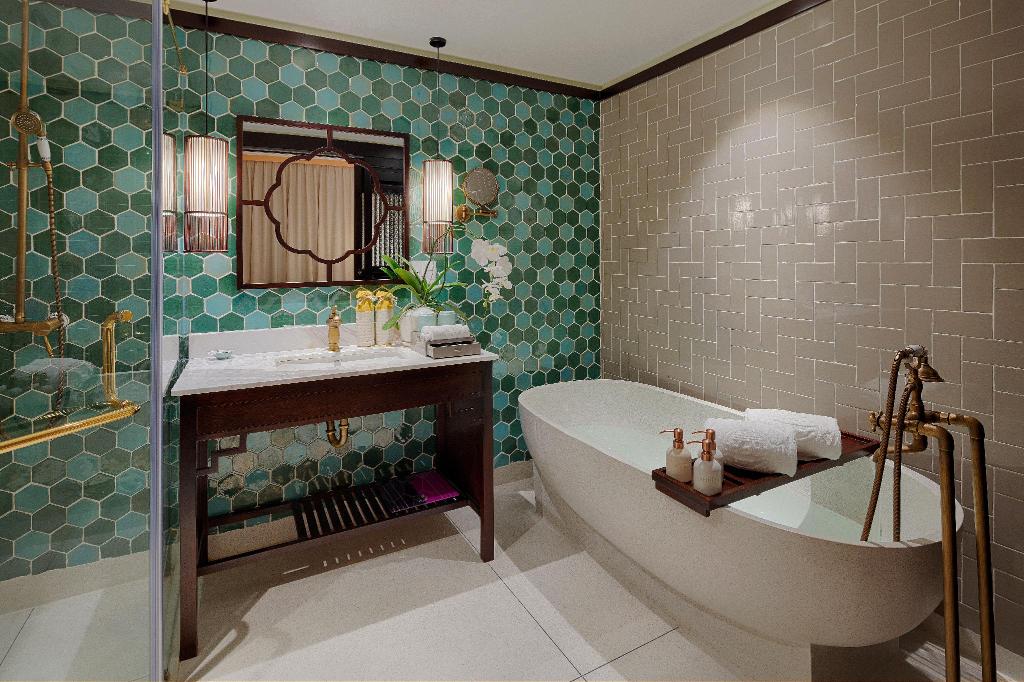 Suite City View King Bed