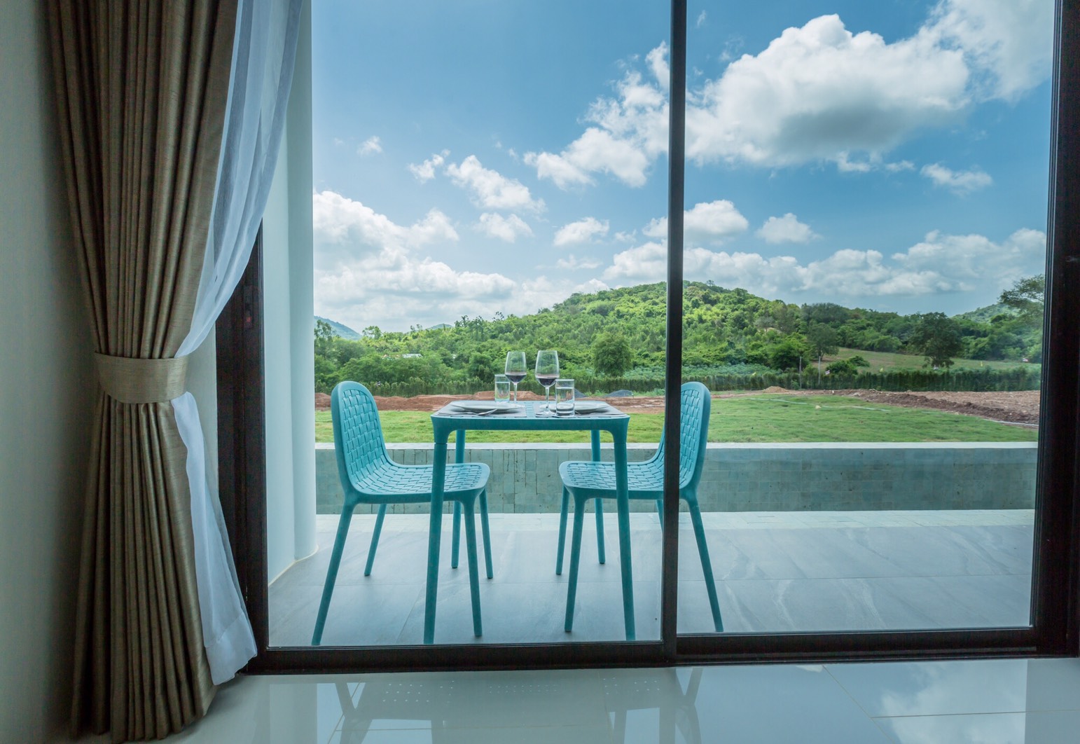 Double or Twin Deluxe Mountain View