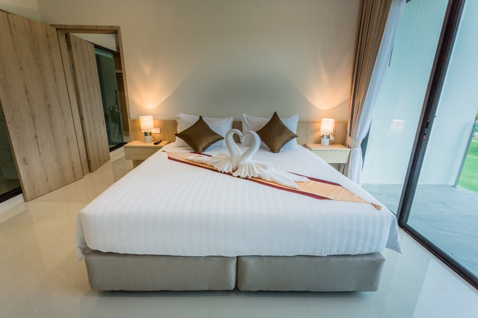 Double or Twin Deluxe Mountain View