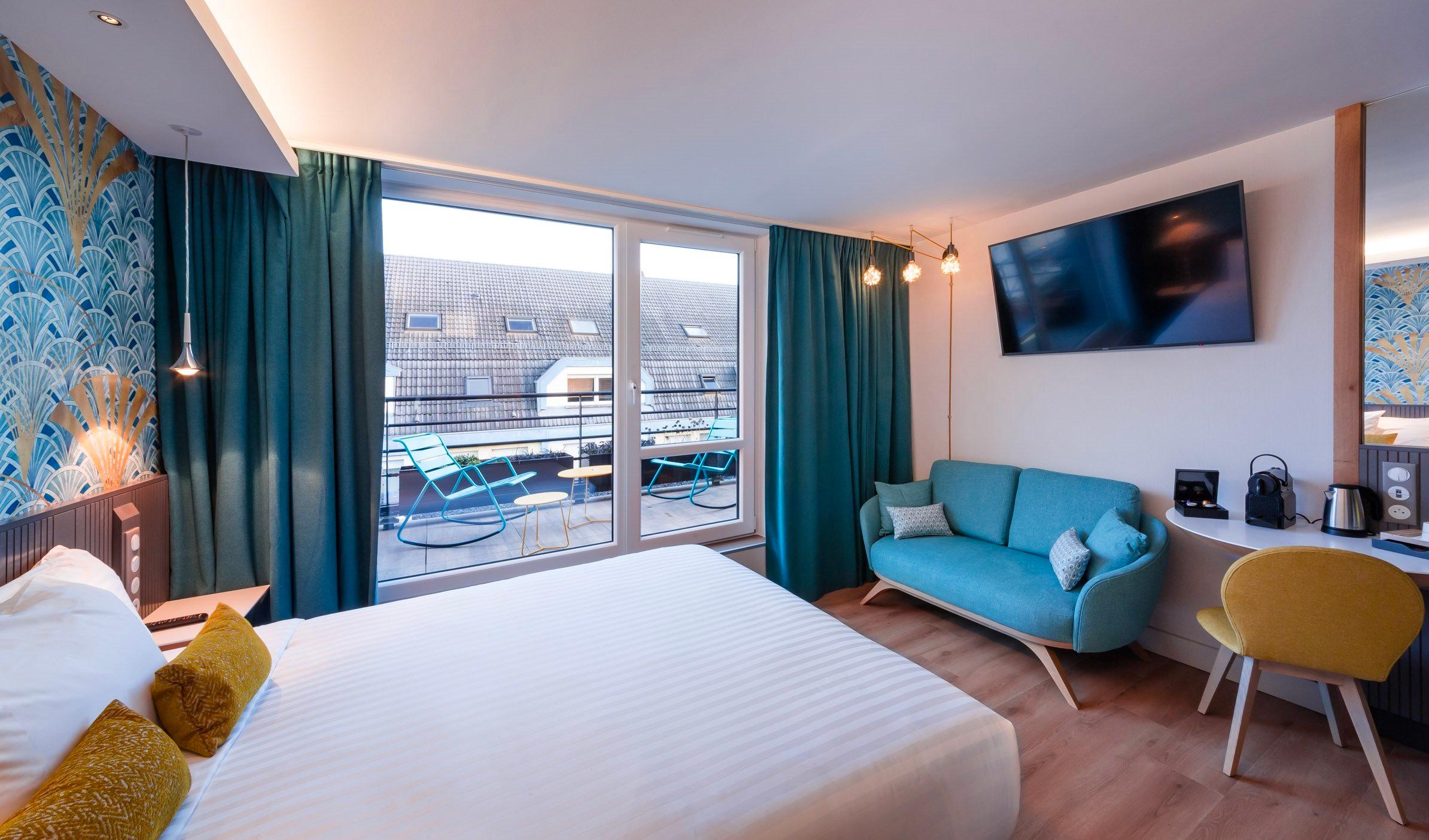 Double Queen Size Bed