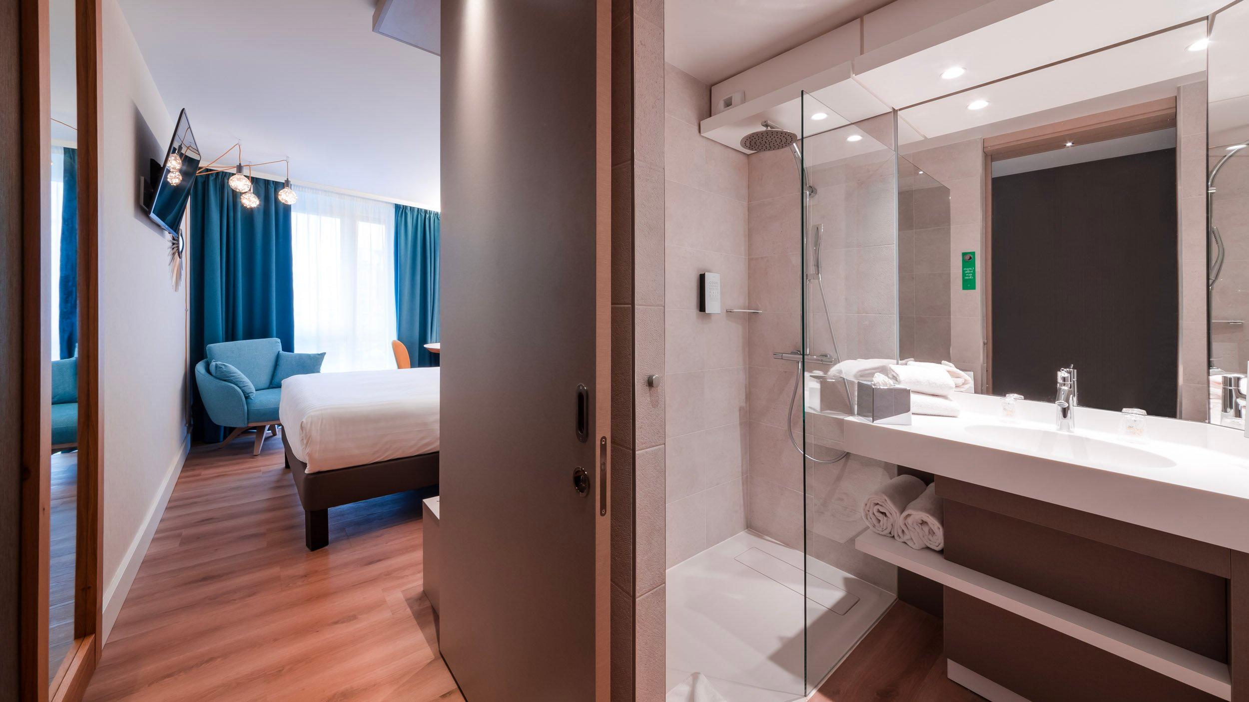 Double Queen Size Bed