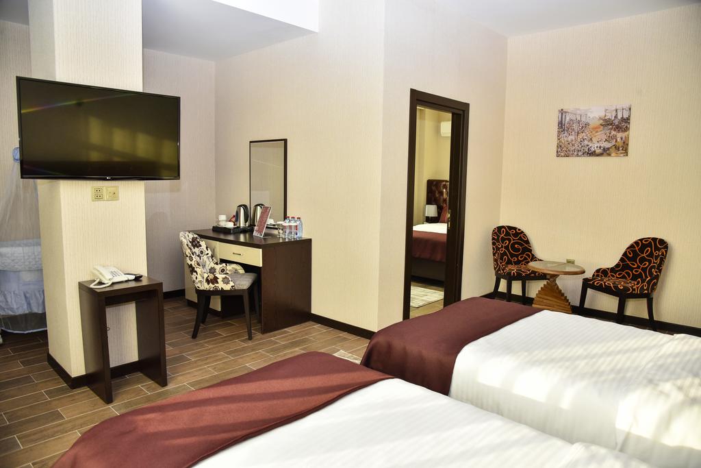 Family Room Capacity 4