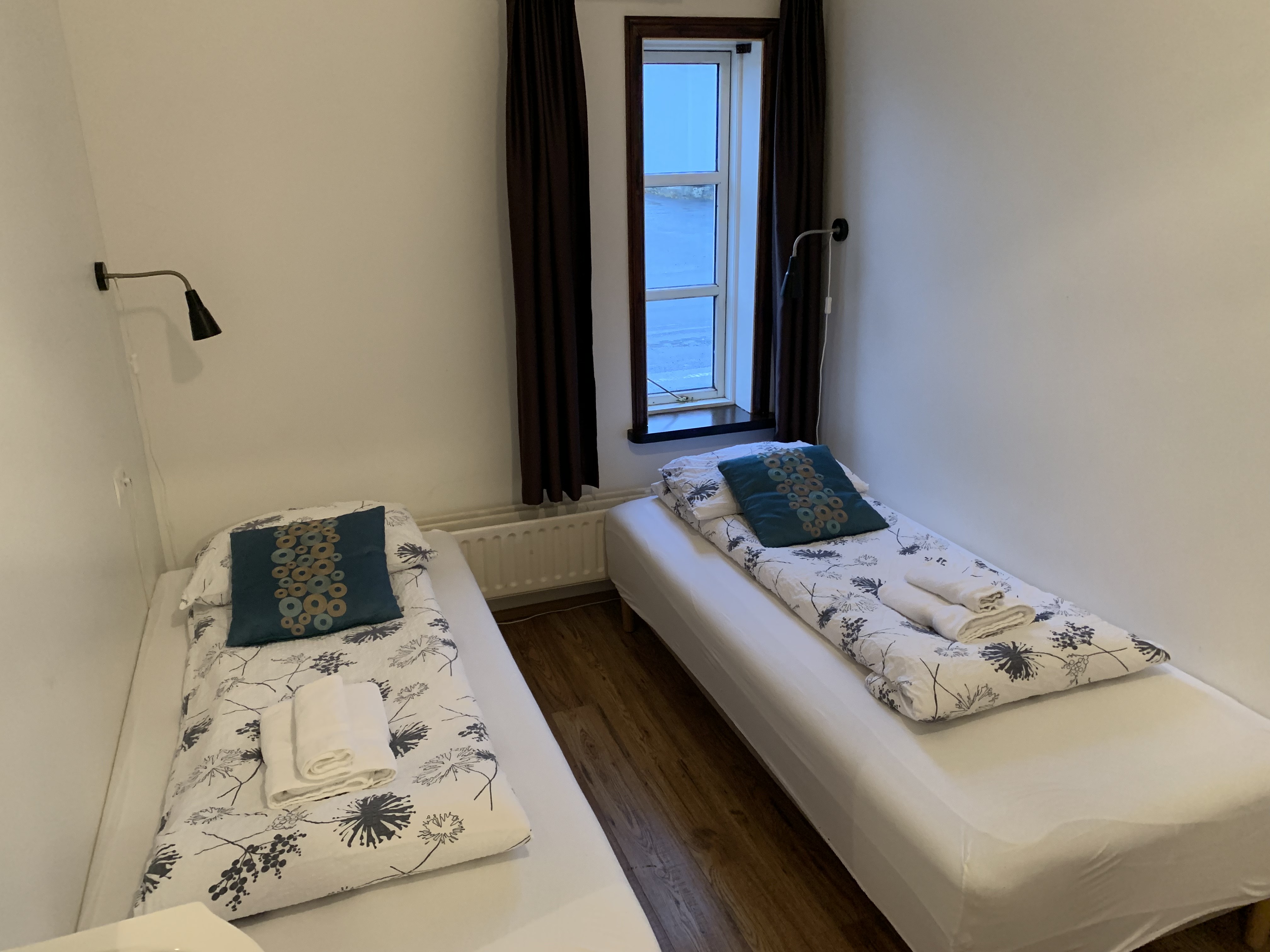 Twin Economy with Shared Bathroom