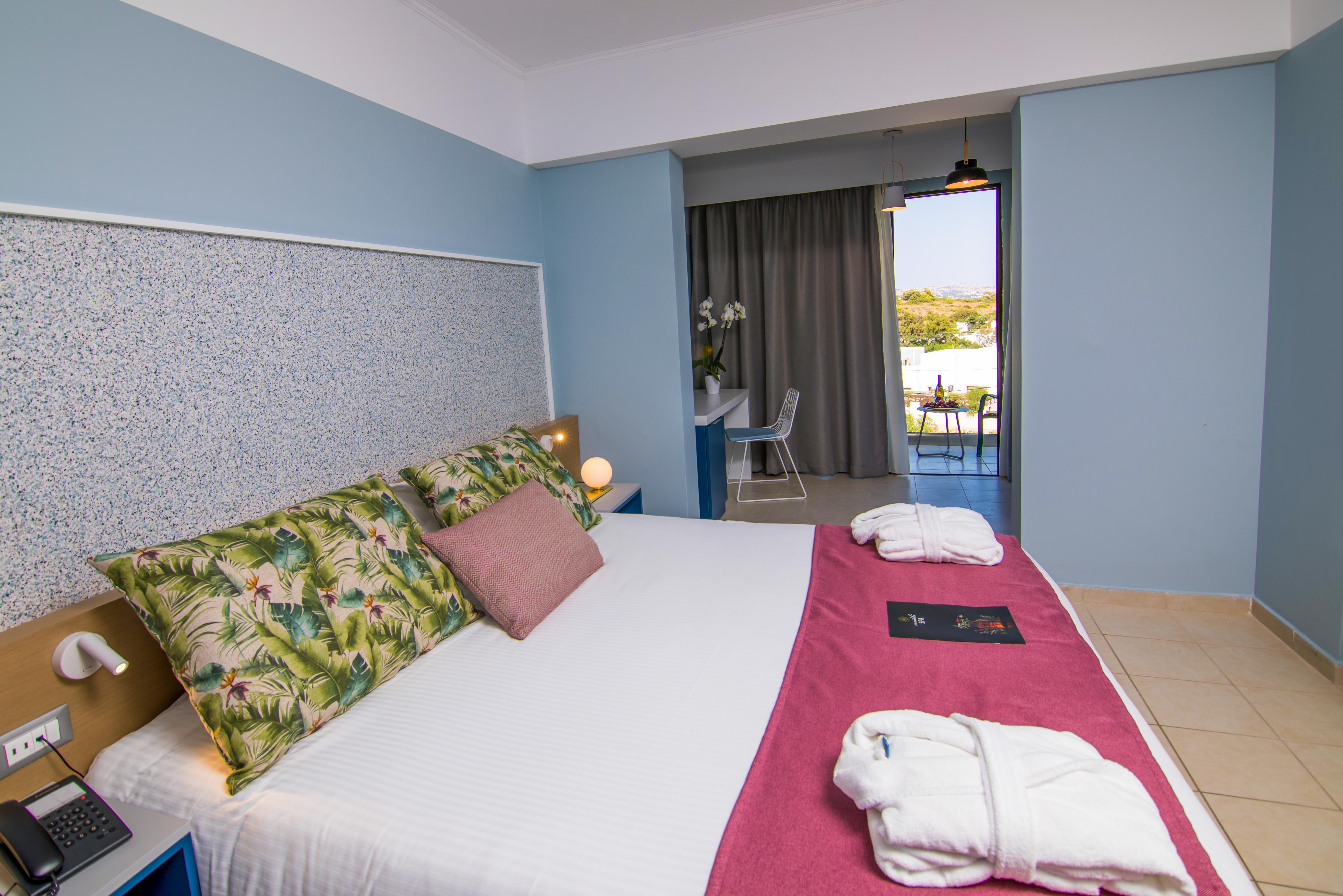 Family Room Deluxe Pool View