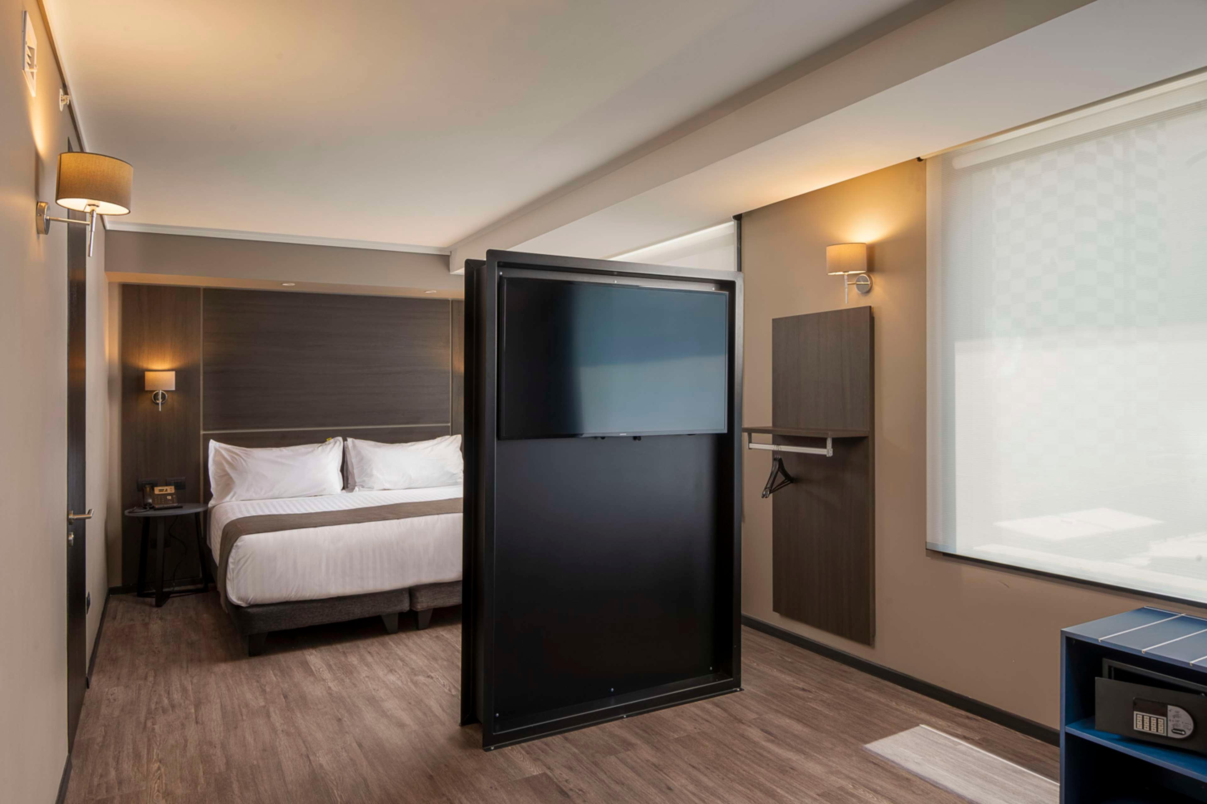 Junior Suite King Size Bed