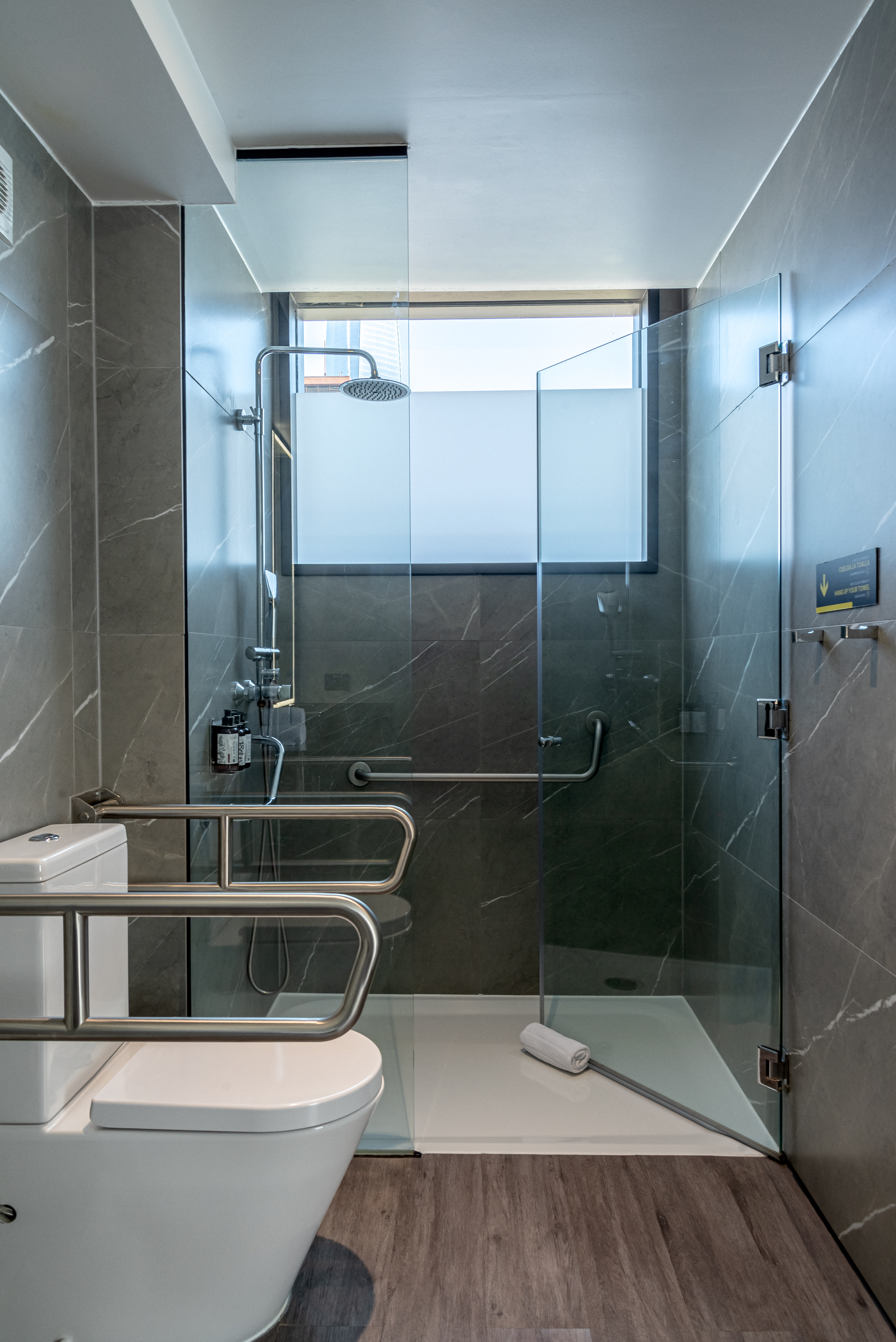 Junior Suite Accessible-queen Size Bed