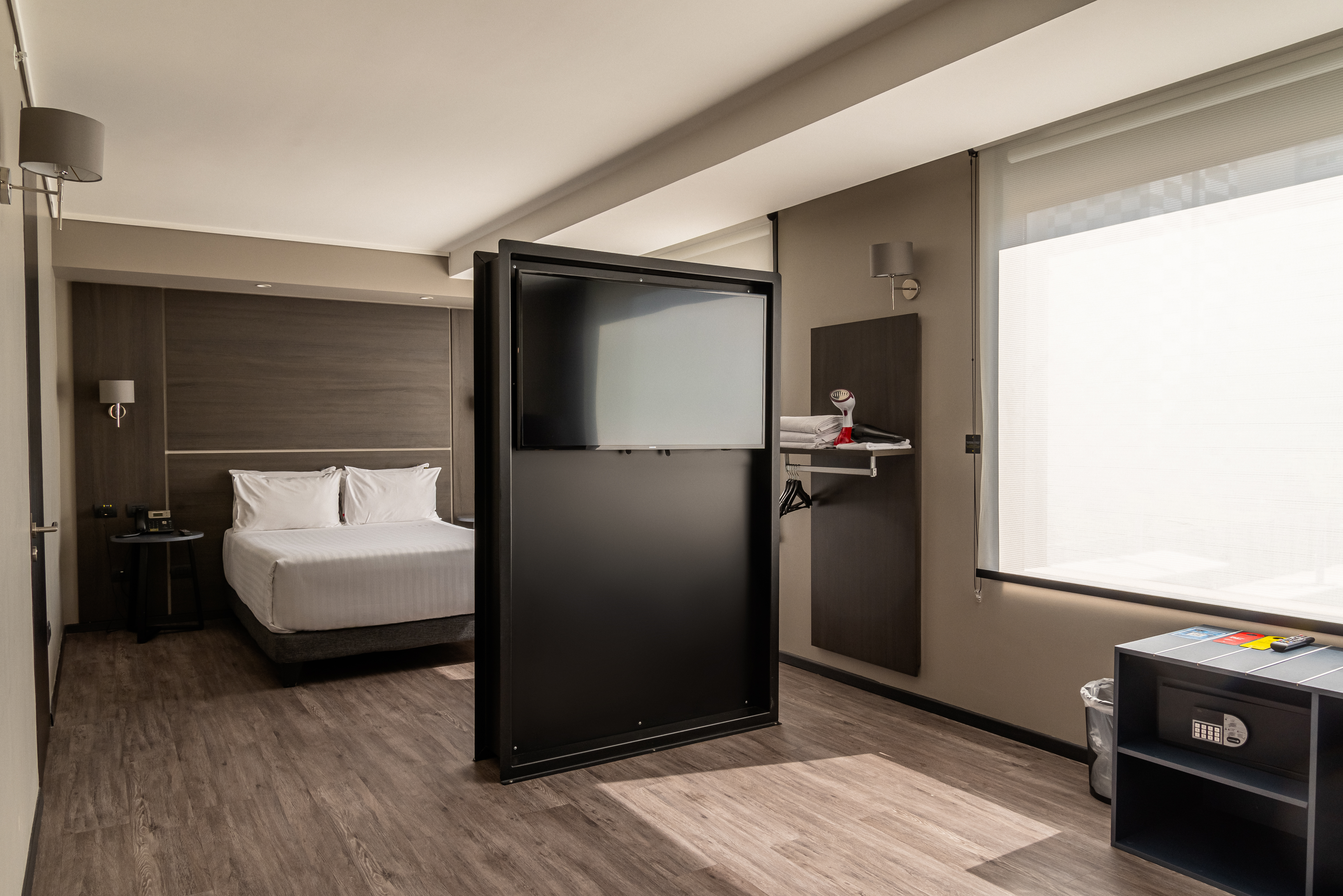 Junior Suite Accessible-queen Size Bed