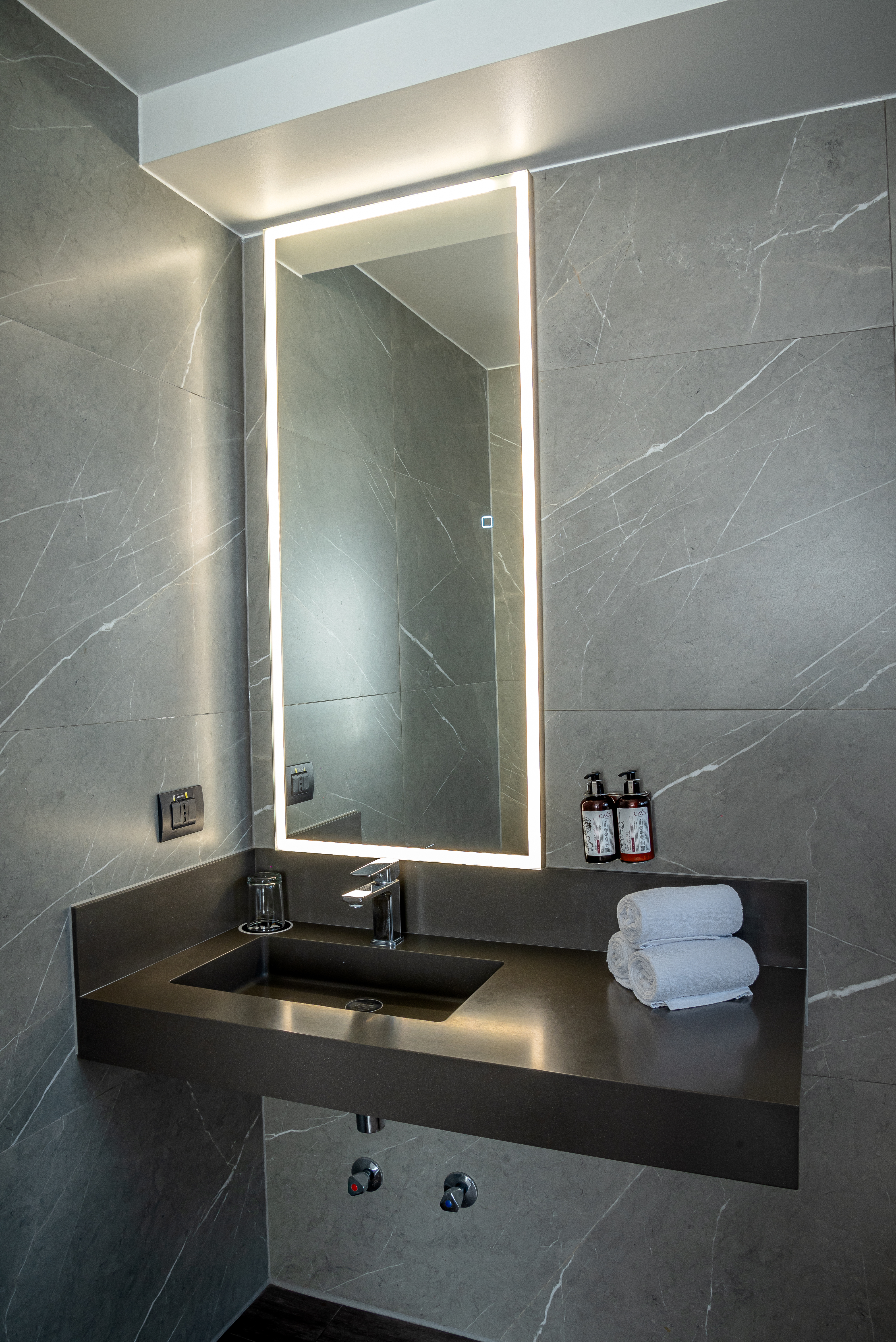 Junior Suite Accessible-queen Size Bed