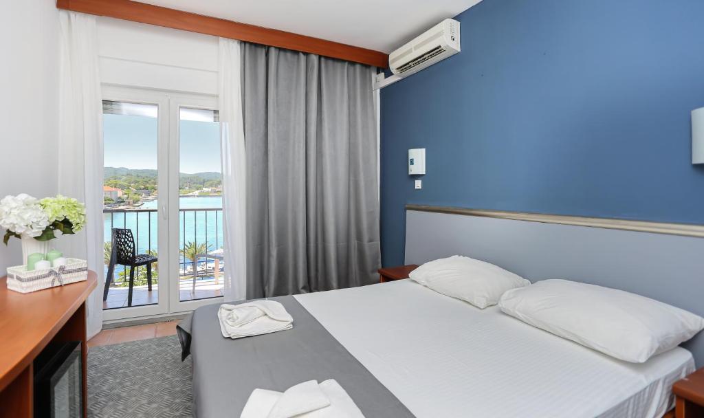 Double Single Sea View