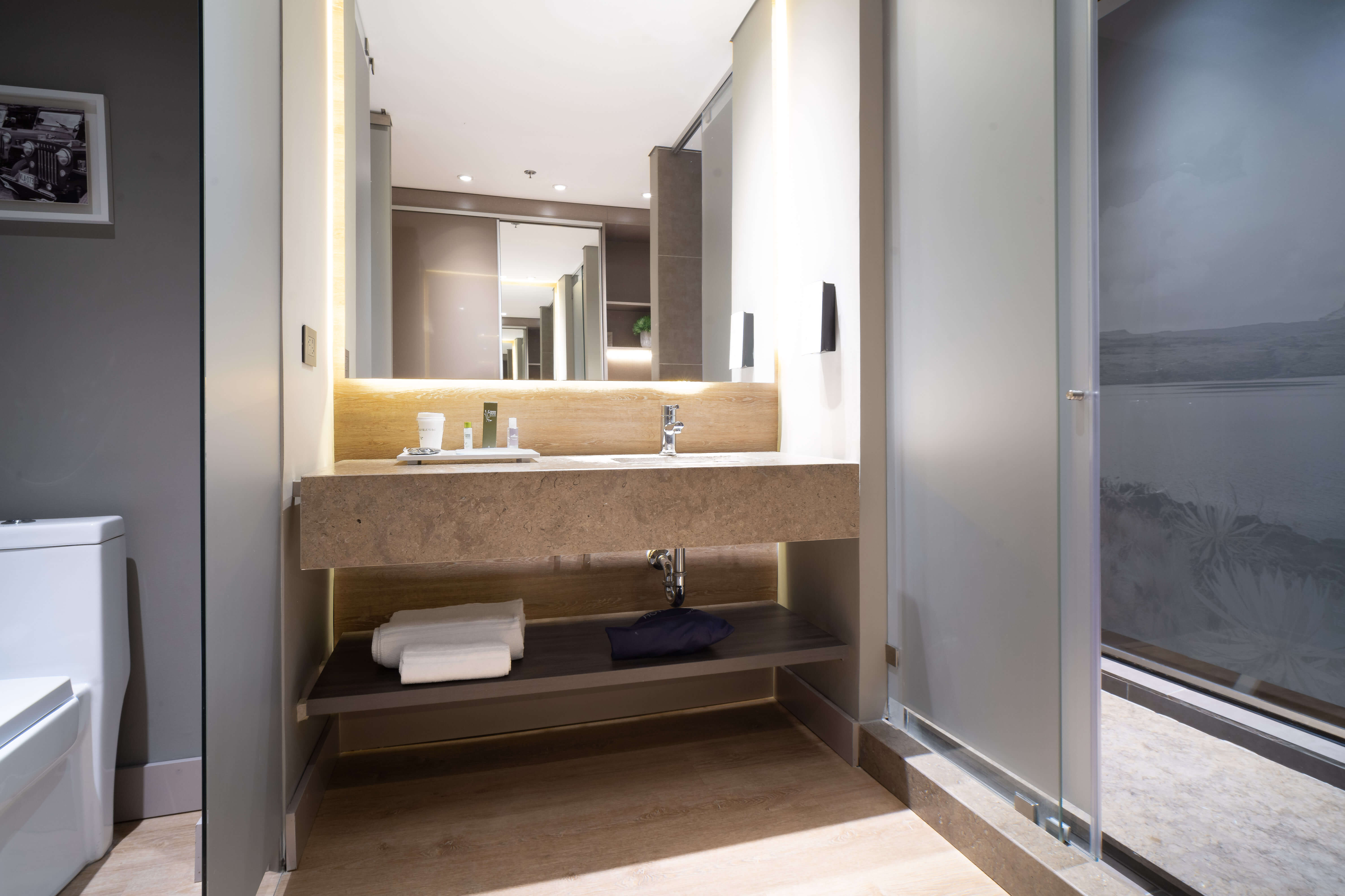 Junior Suite Queen Size Bed