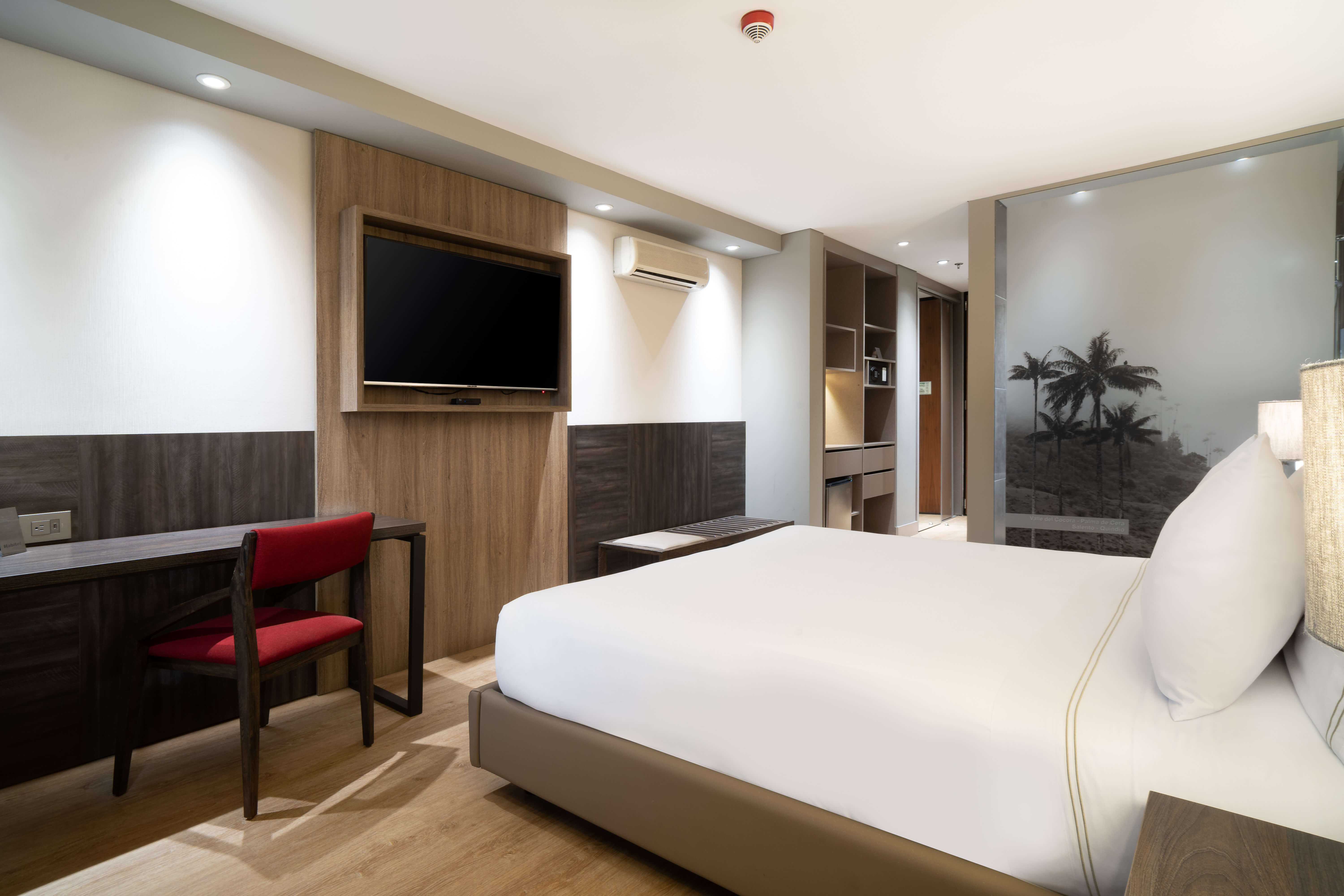 Double Executive Queen Bed