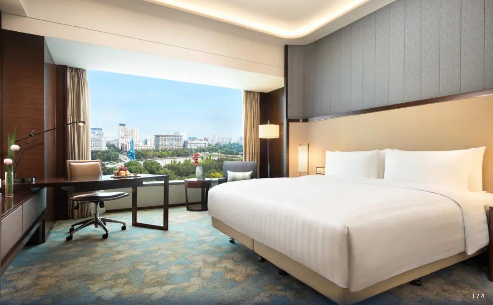 Double Deluxe King Bed