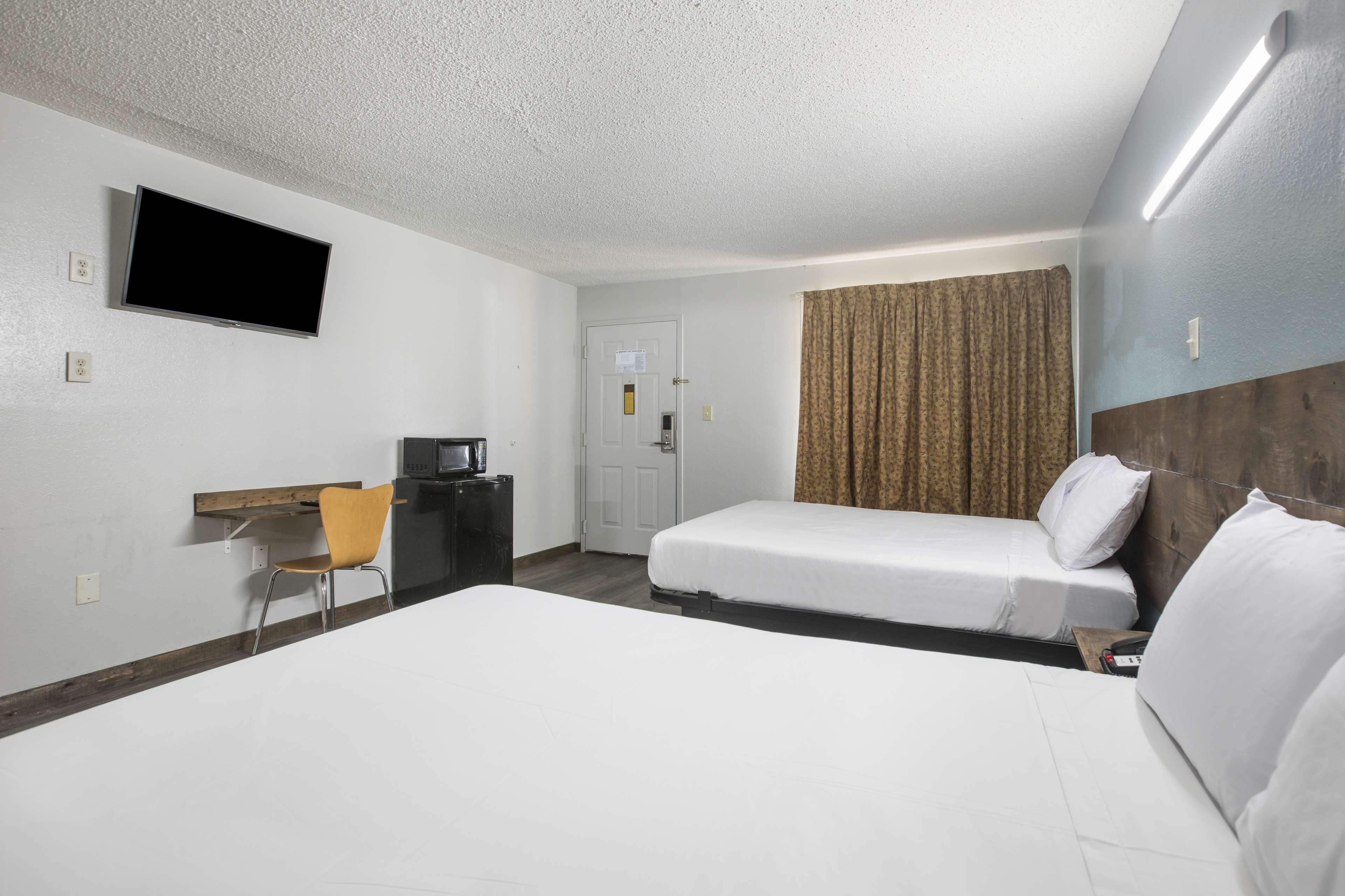 Double Two Queen Beds Non Smoking