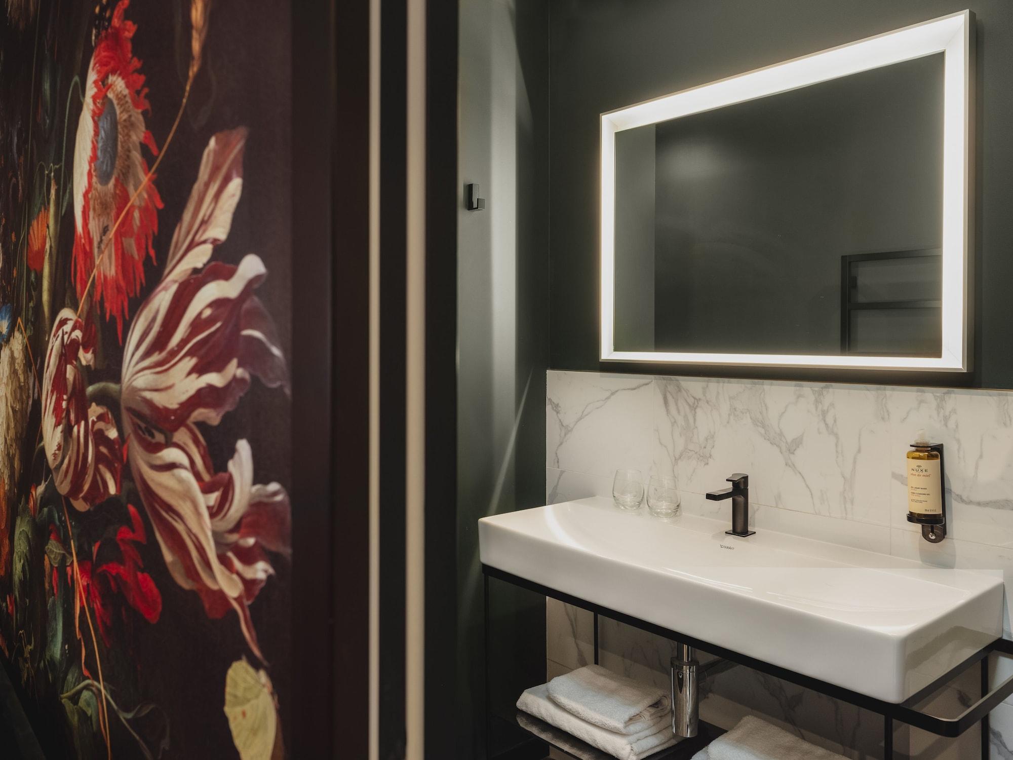 Apartment with Kitchenette