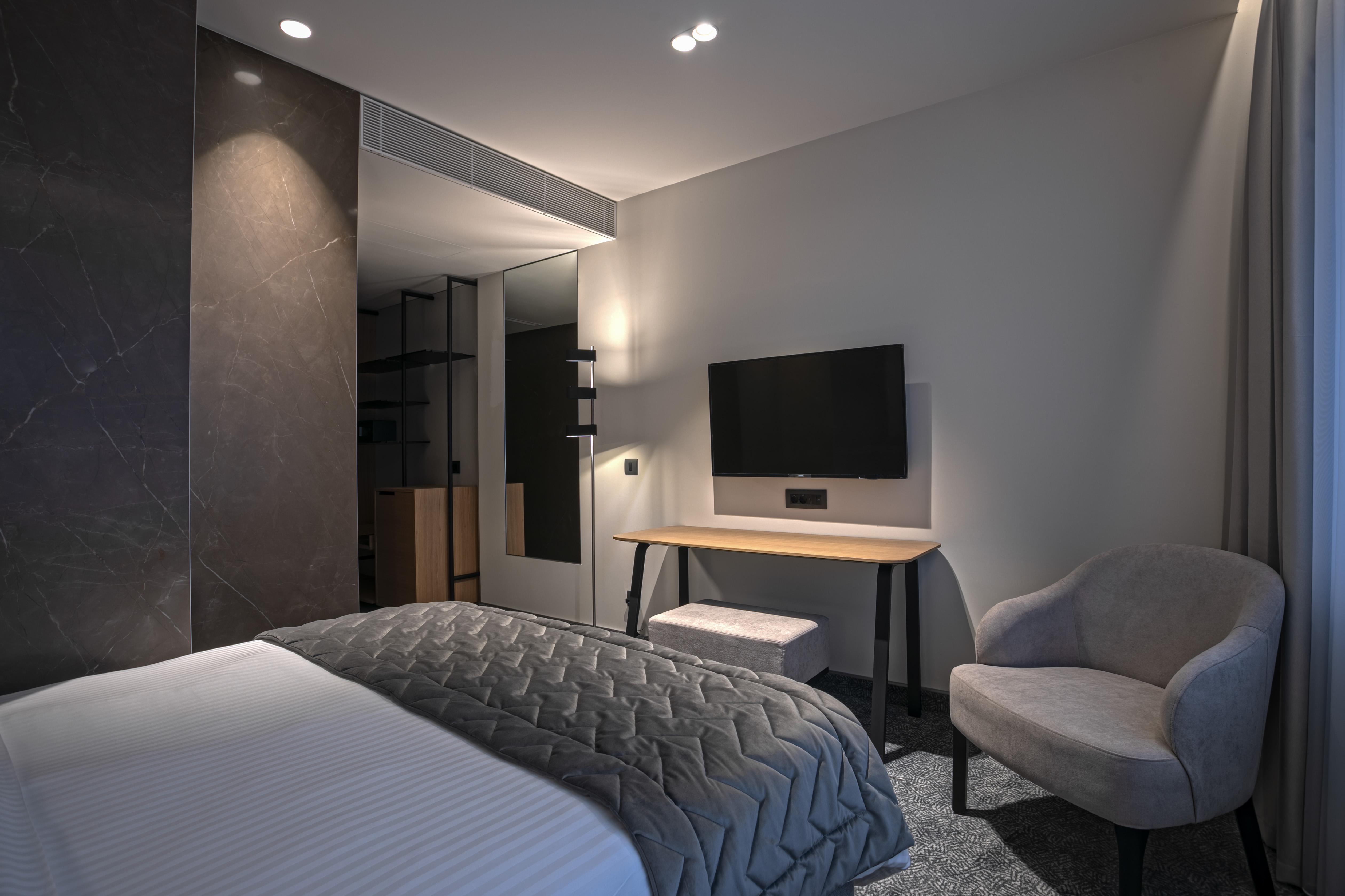 Double Queen Size Bed