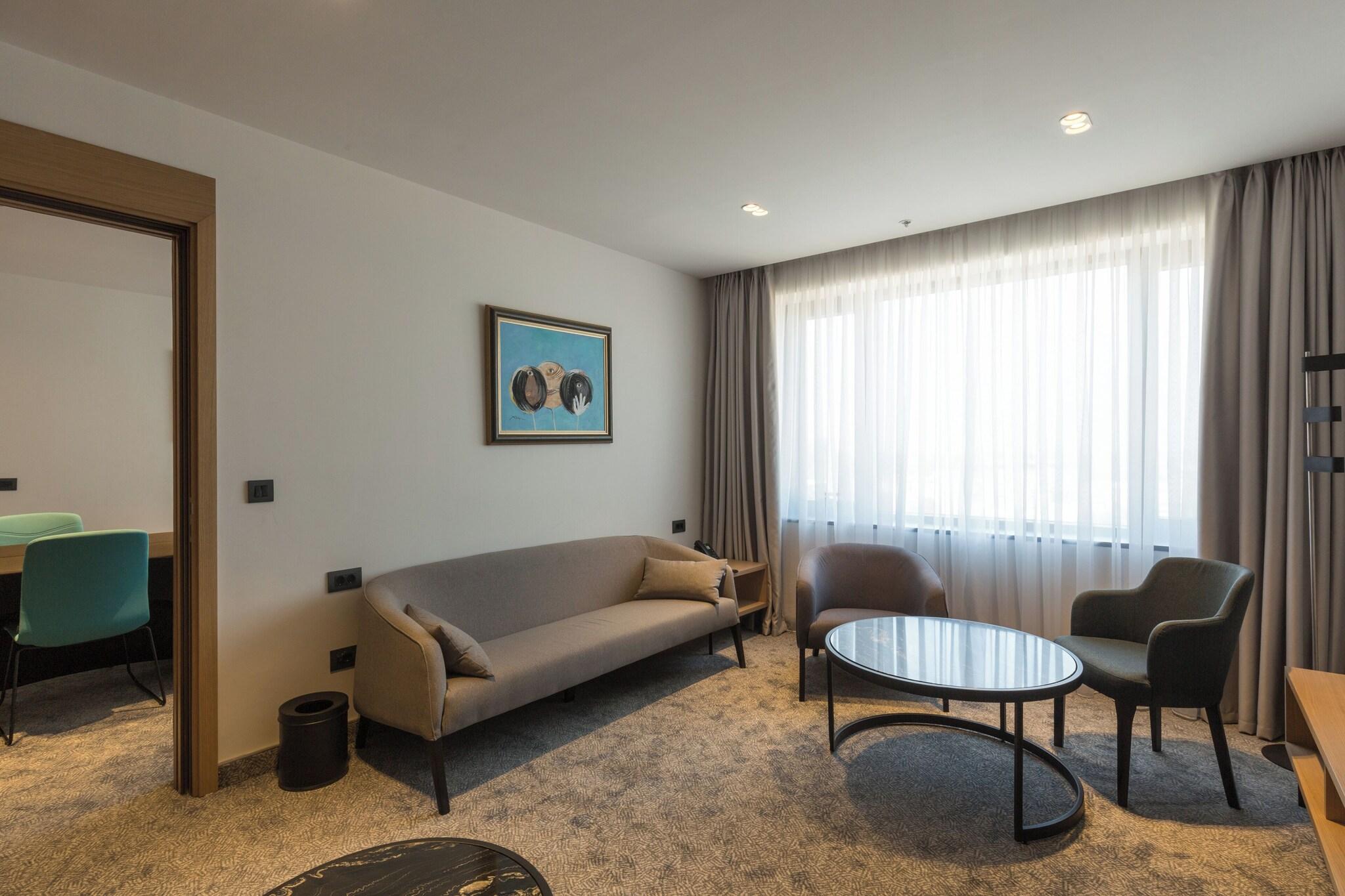 Apartment King Size Bed