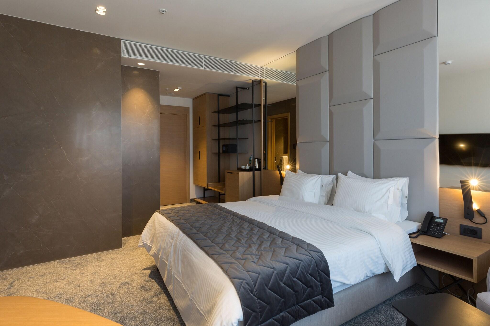 Apartment King Size Bed