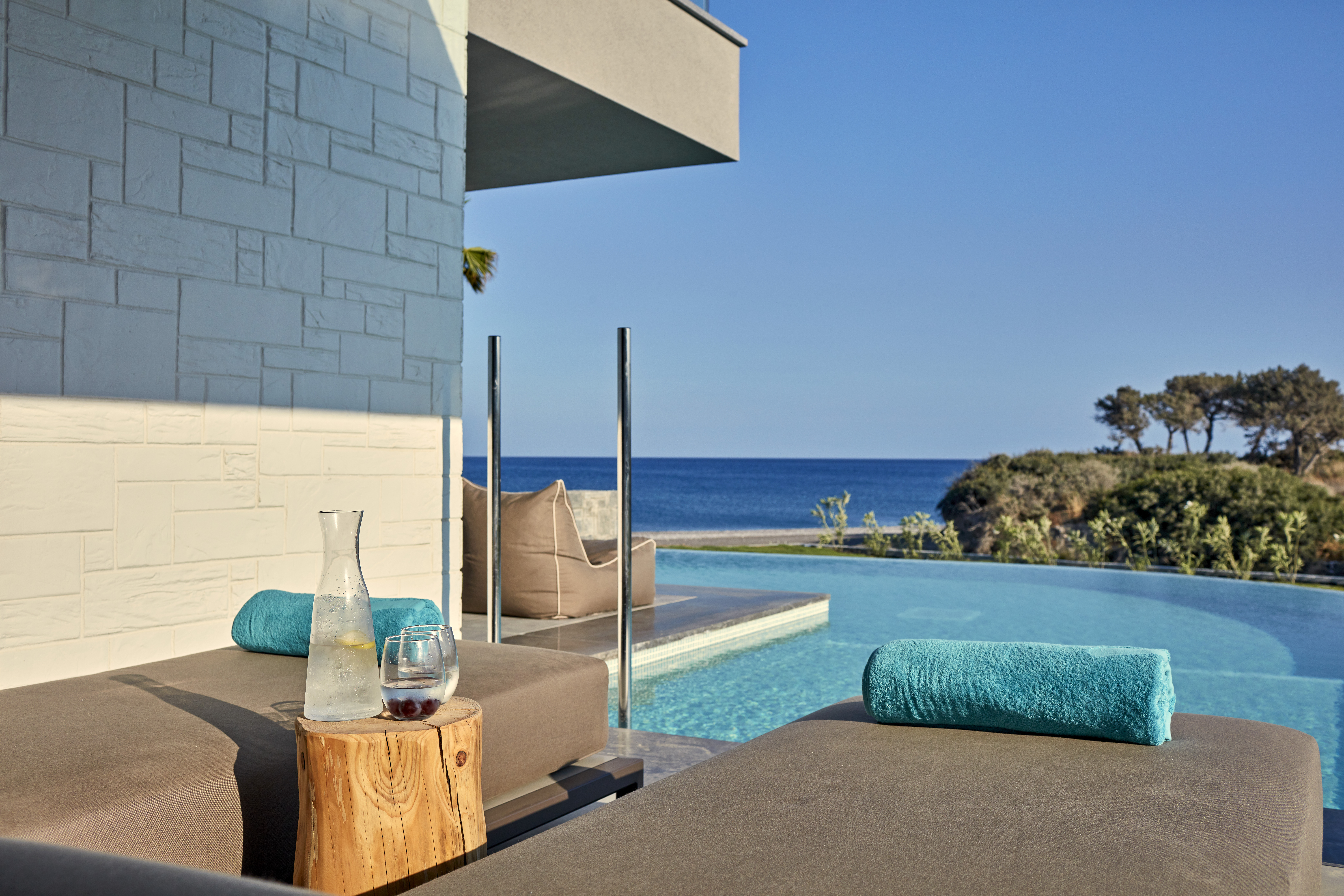 Suite Beach Front with Private Pool