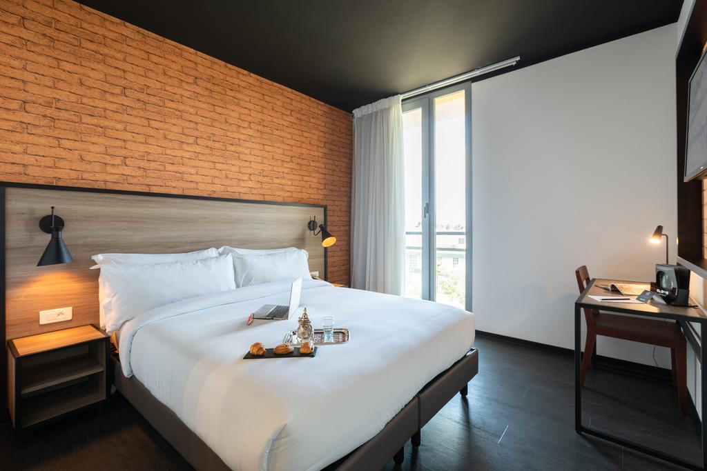 Double Superior Queen Bed