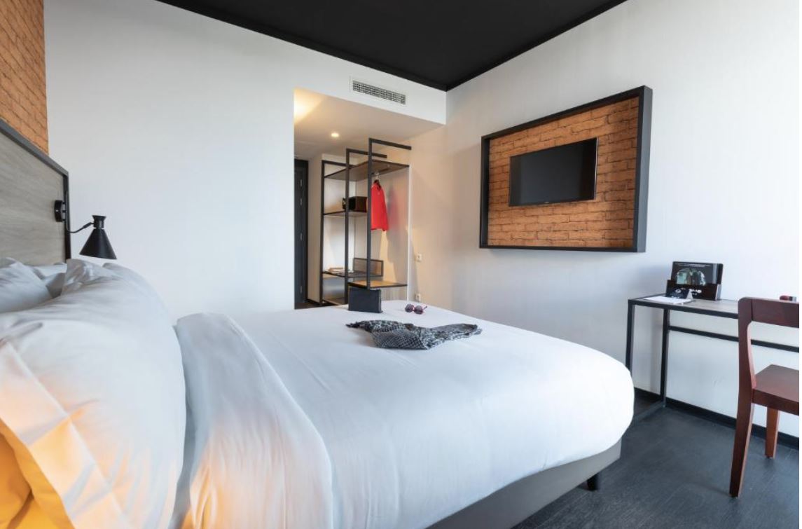 Double Queen Size Bed