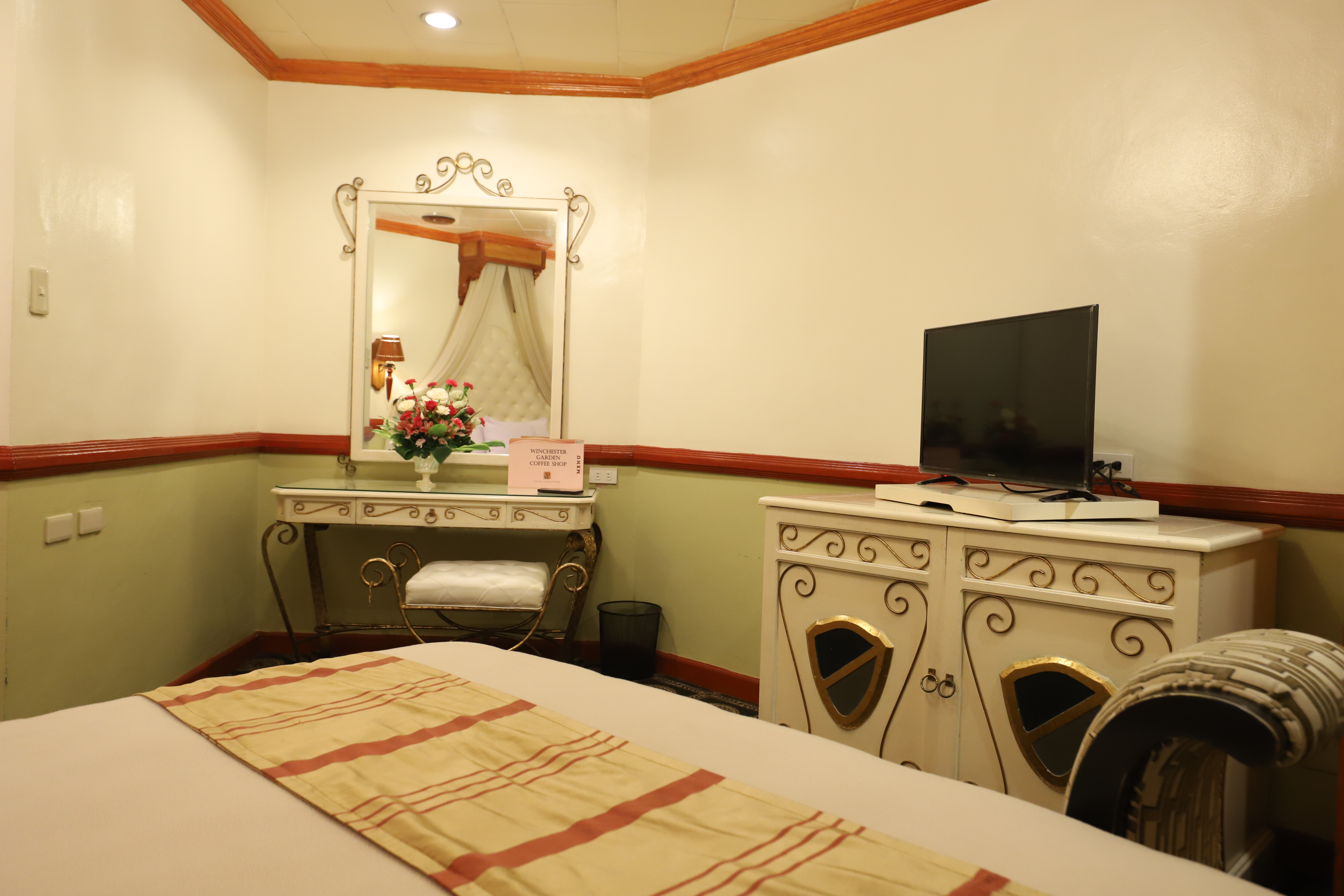 Double Deluxe Queen Bed