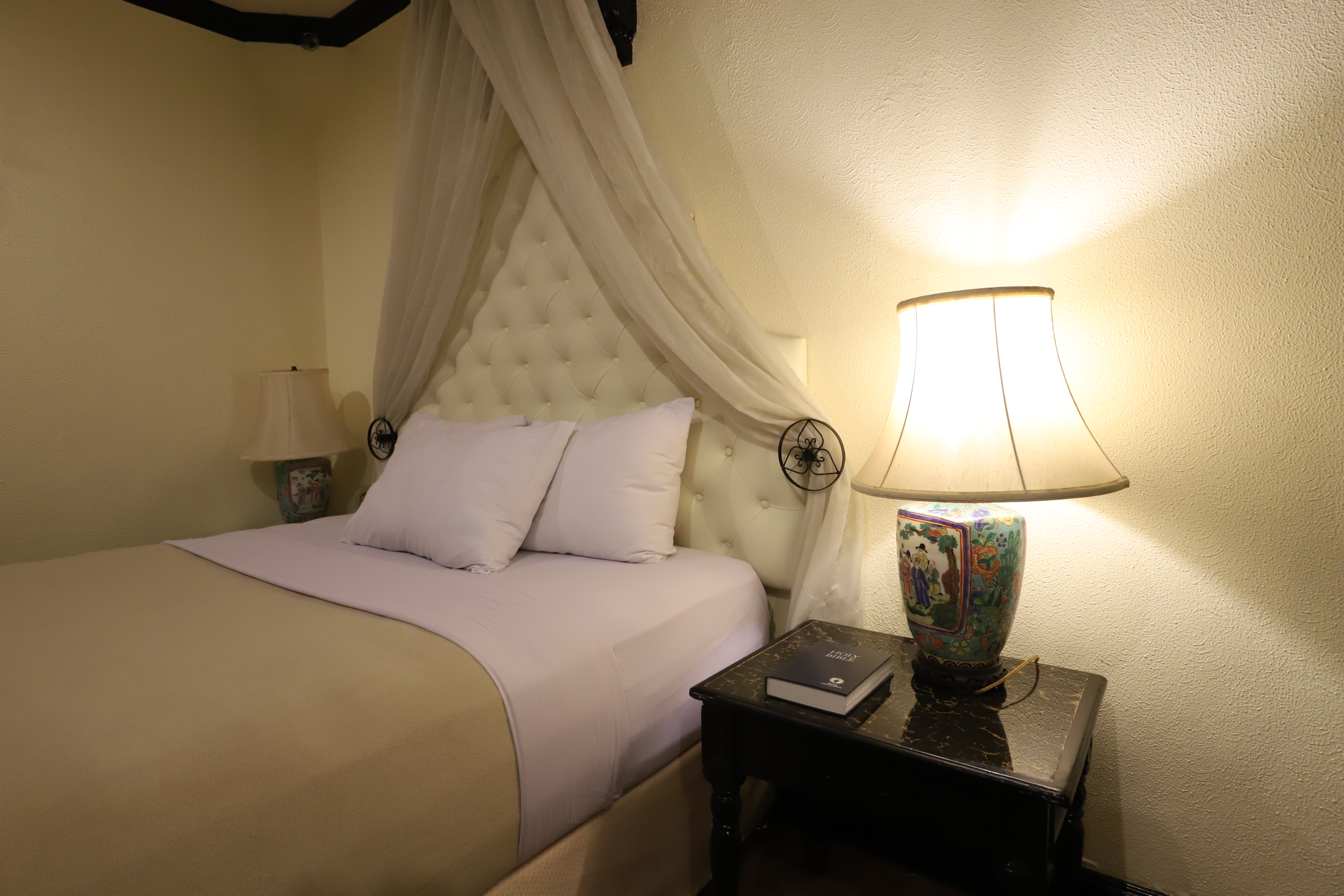 Double Deluxe Queen Bed