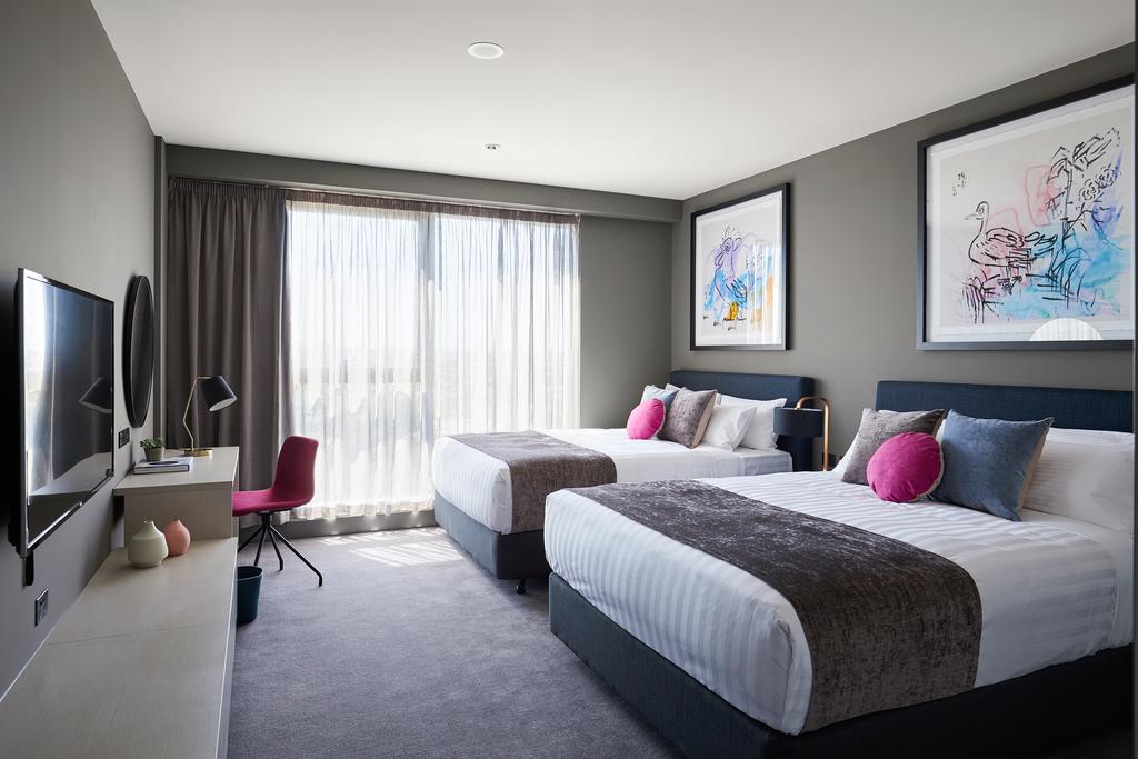 Studio Two Queen Beds