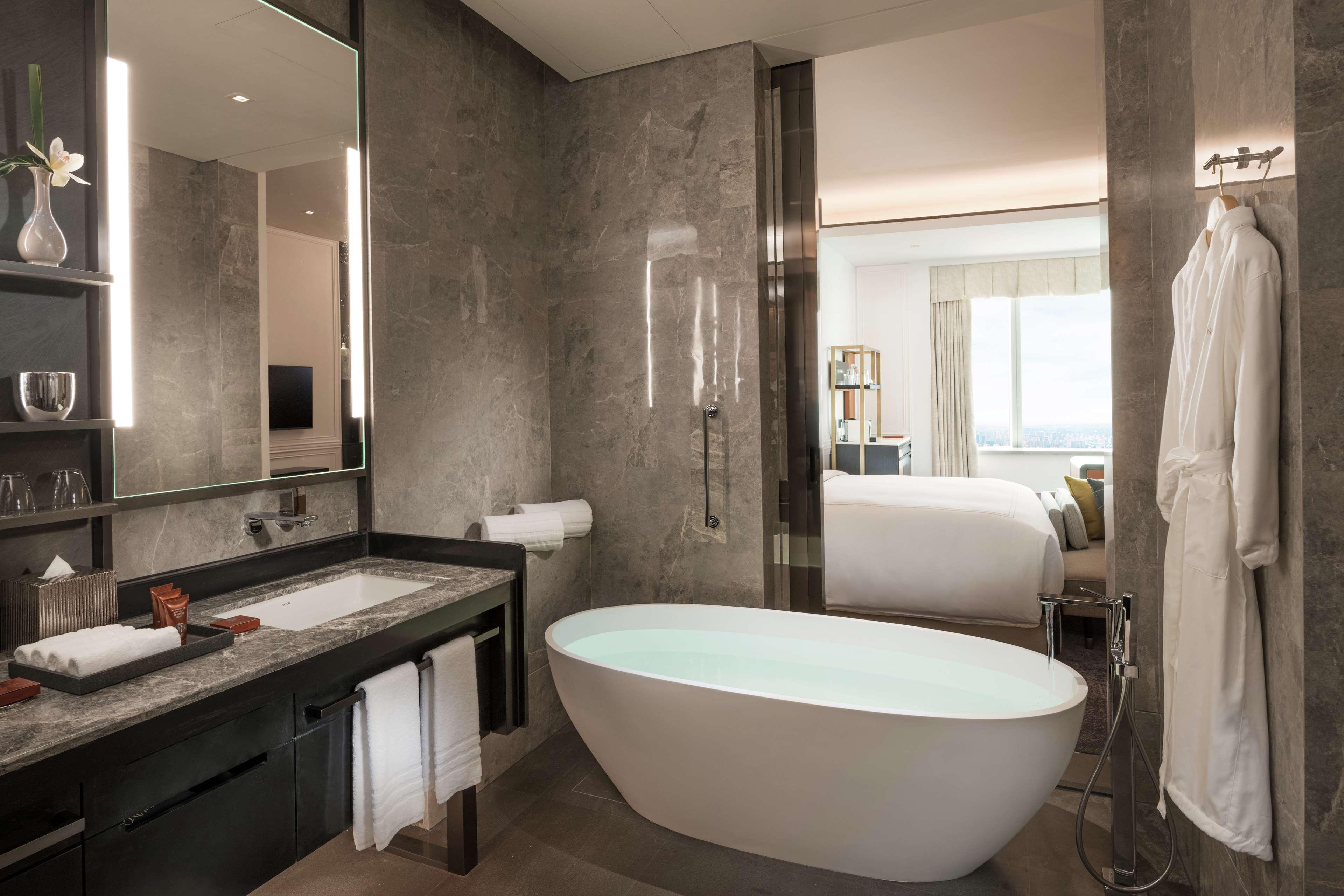 Double Deluxe King Bed