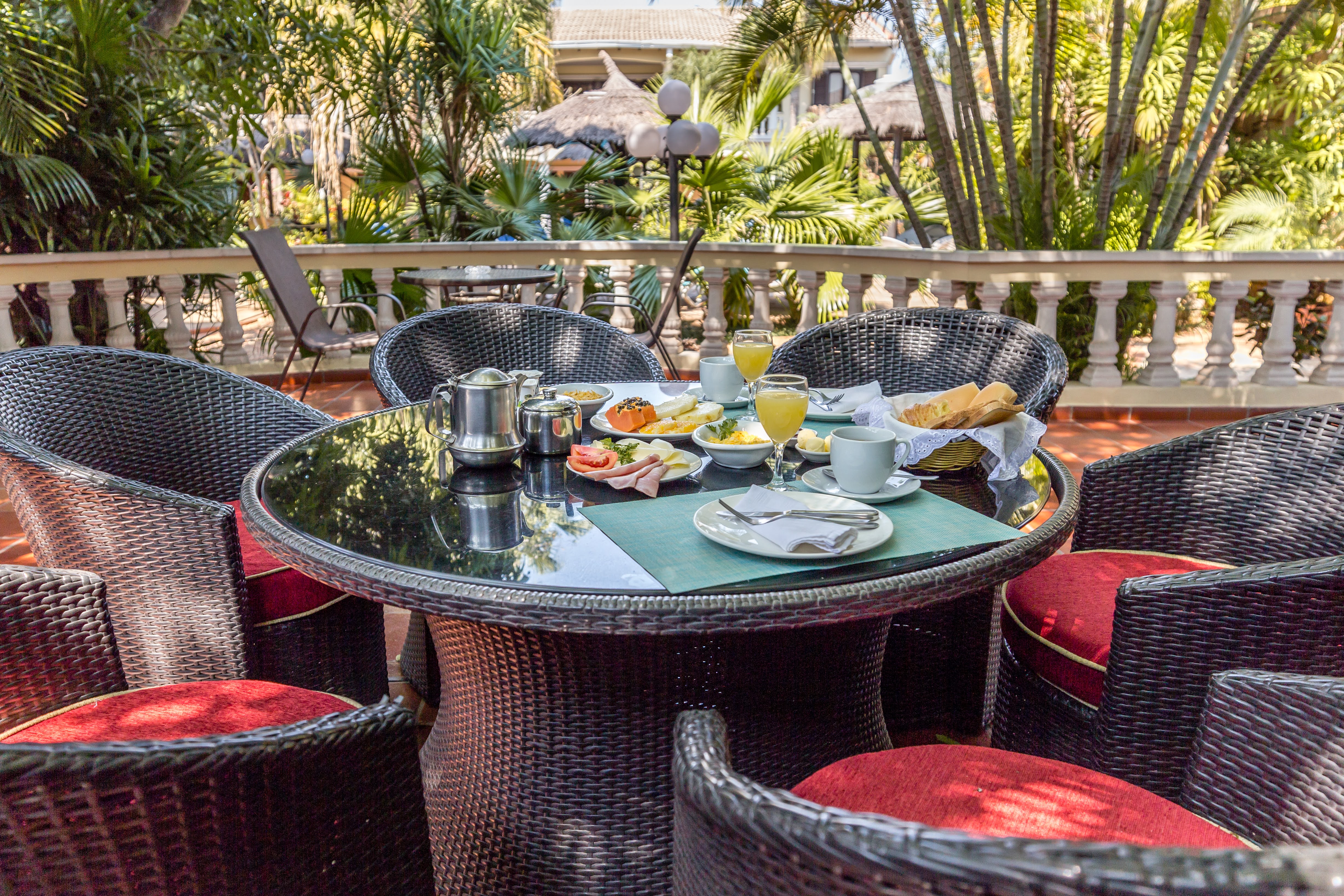 Quadruple Two Bedrooms One Bathroom