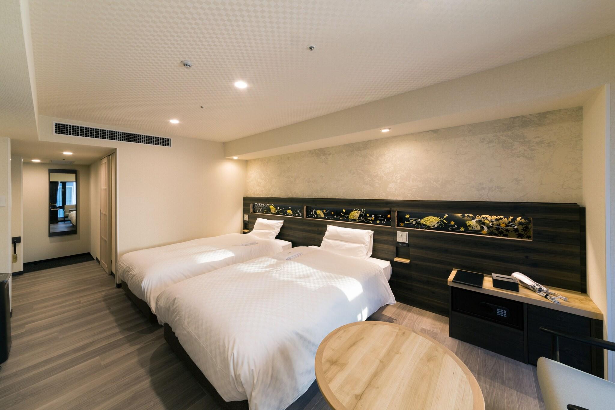 Twin Deluxe Two Beds