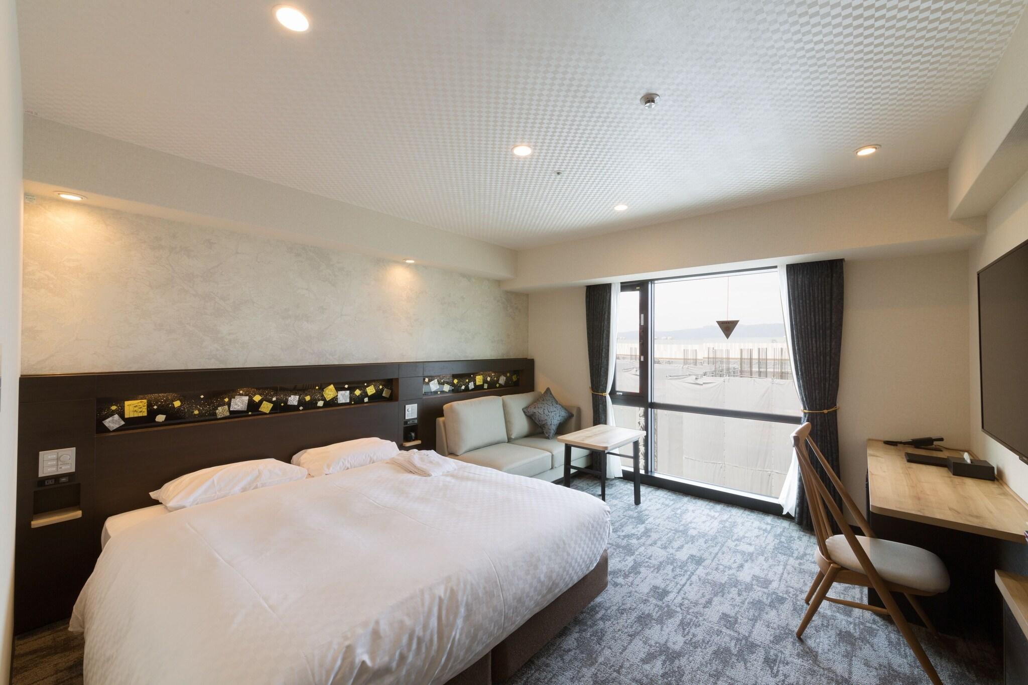 Double Deluxe King Bed