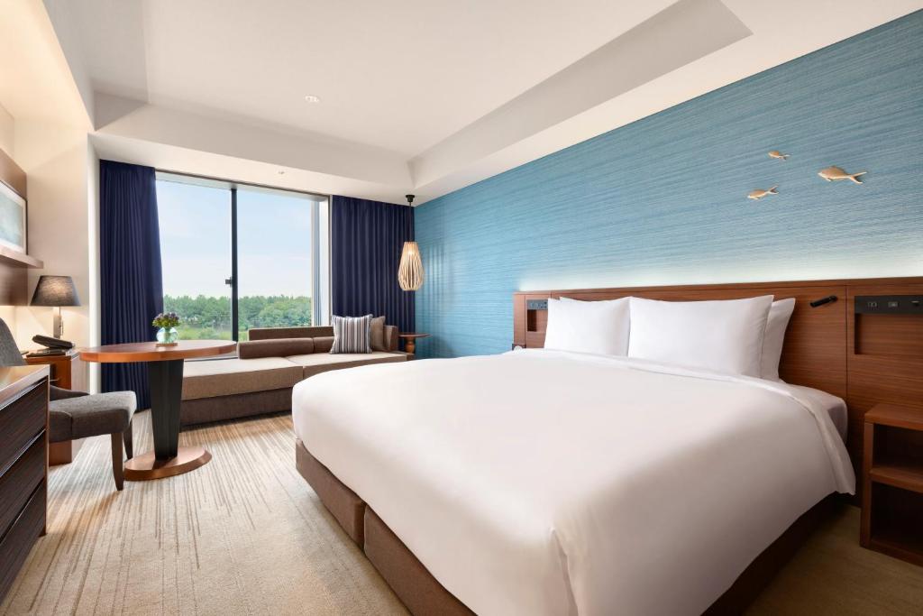 Double Deluxe King Bed