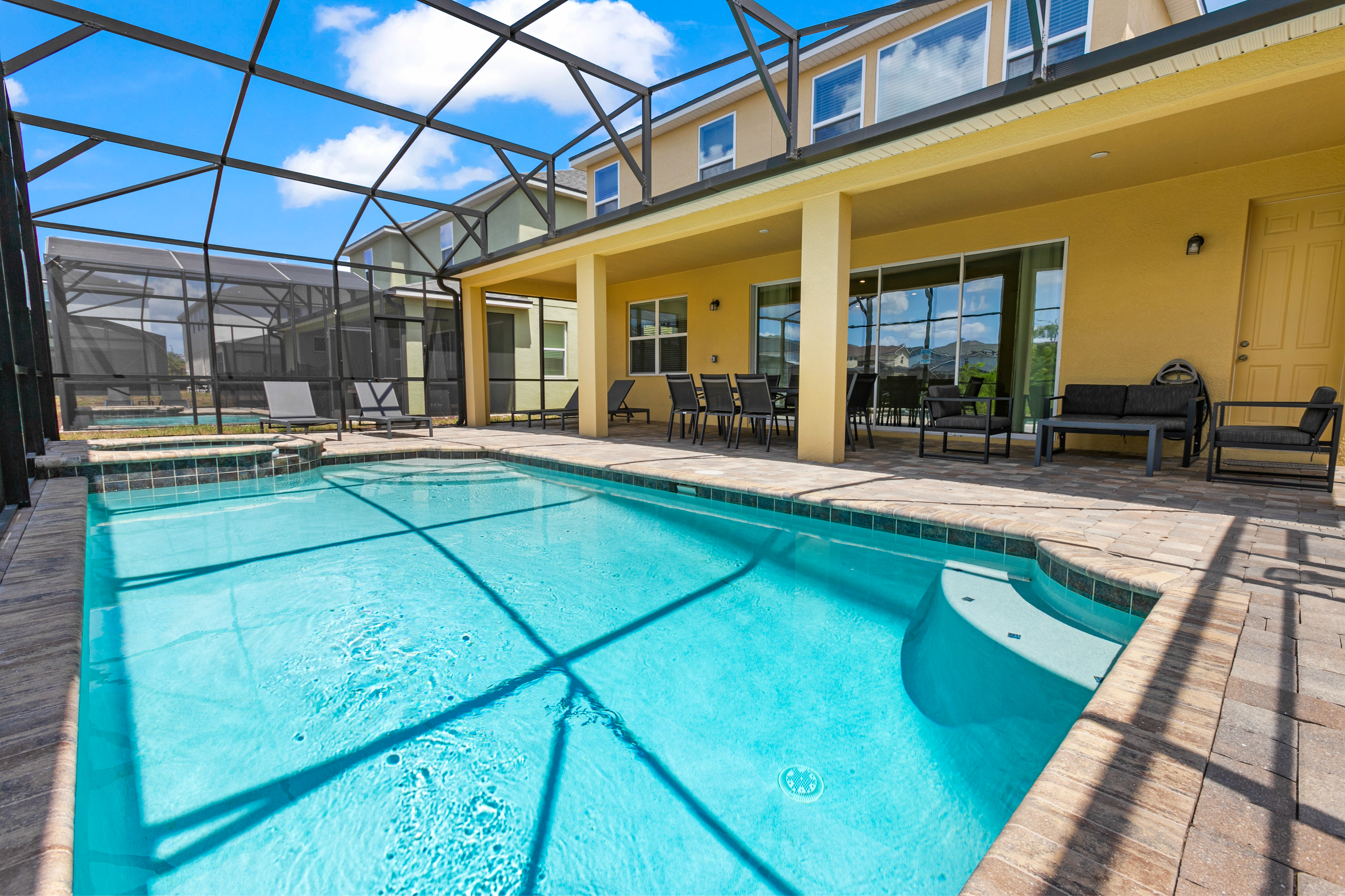 Home Nine Bedrooms with More Than Three Bathrooms