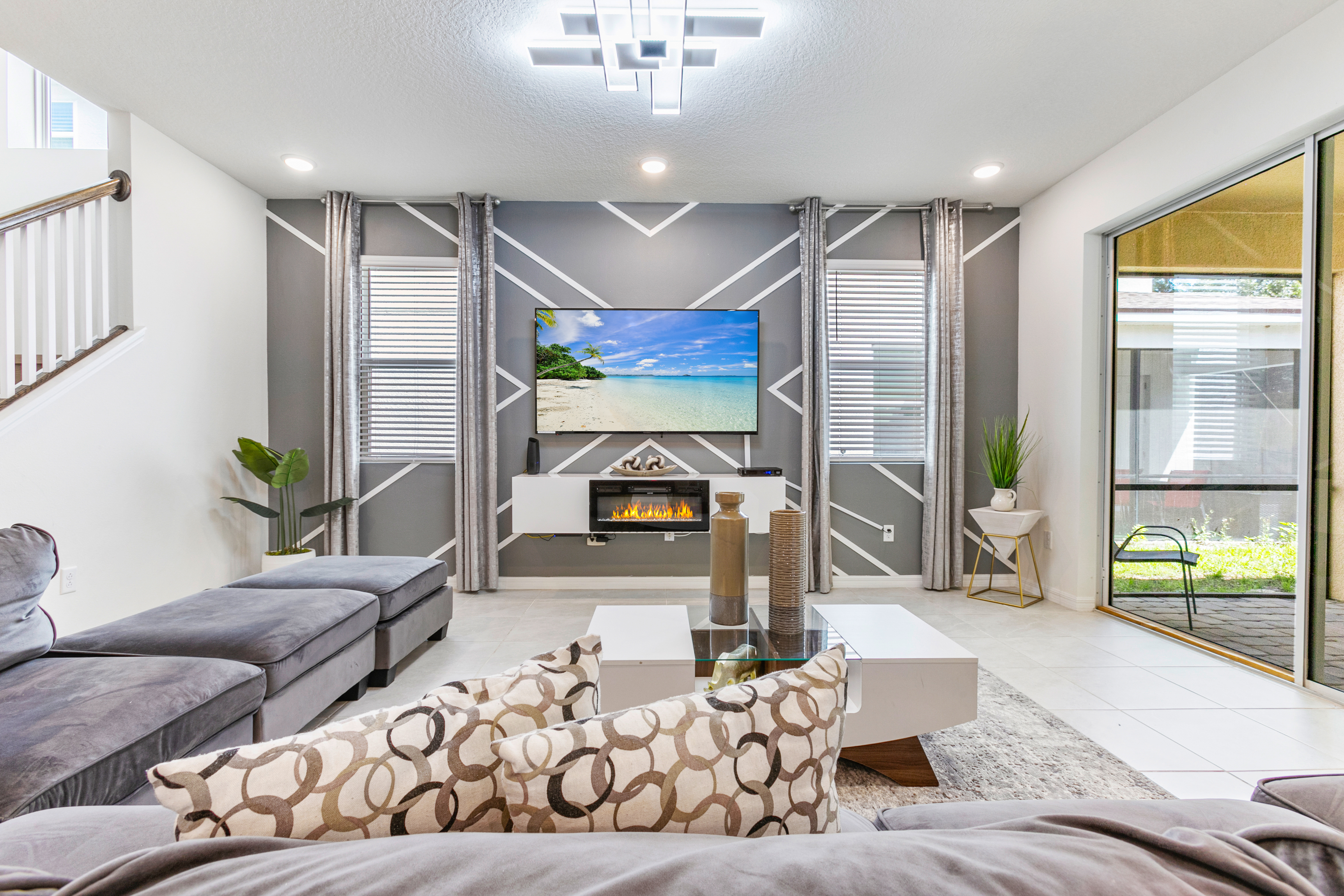 Home Nine Bedrooms with More Than Three Bathrooms