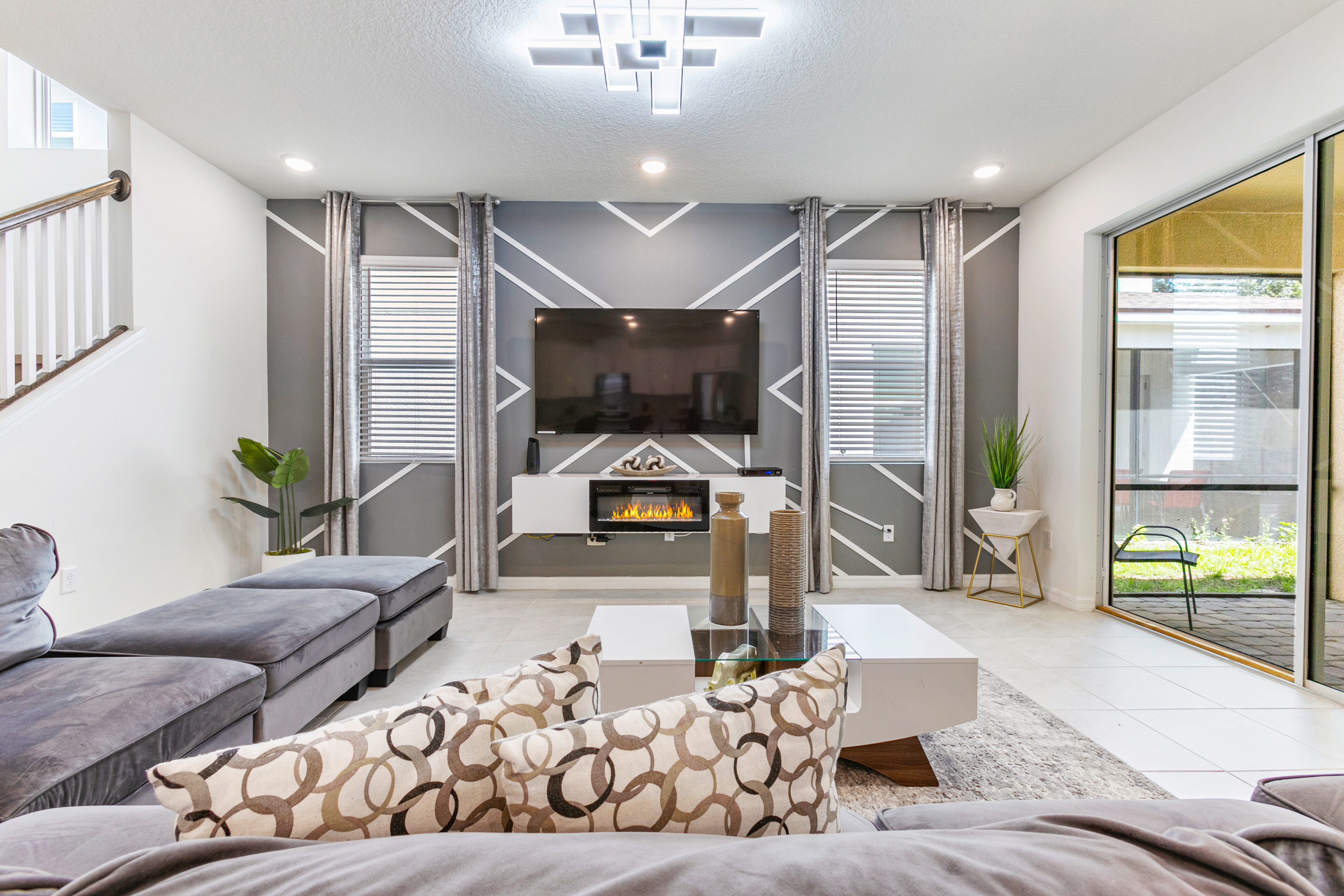 Home Nine Bedrooms with More Than Three Bathrooms