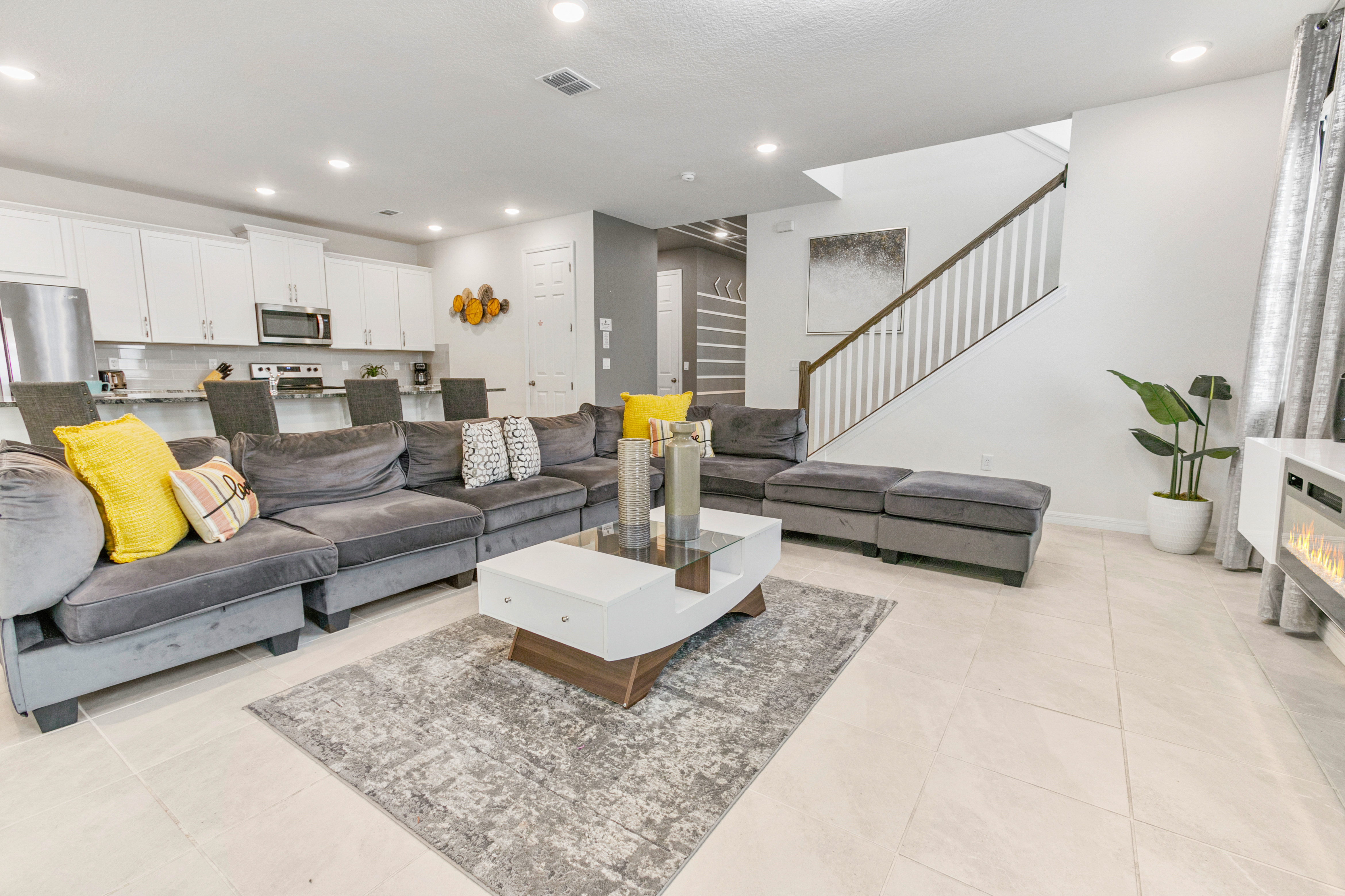 Home Nine Bedrooms with More Than Three Bathrooms