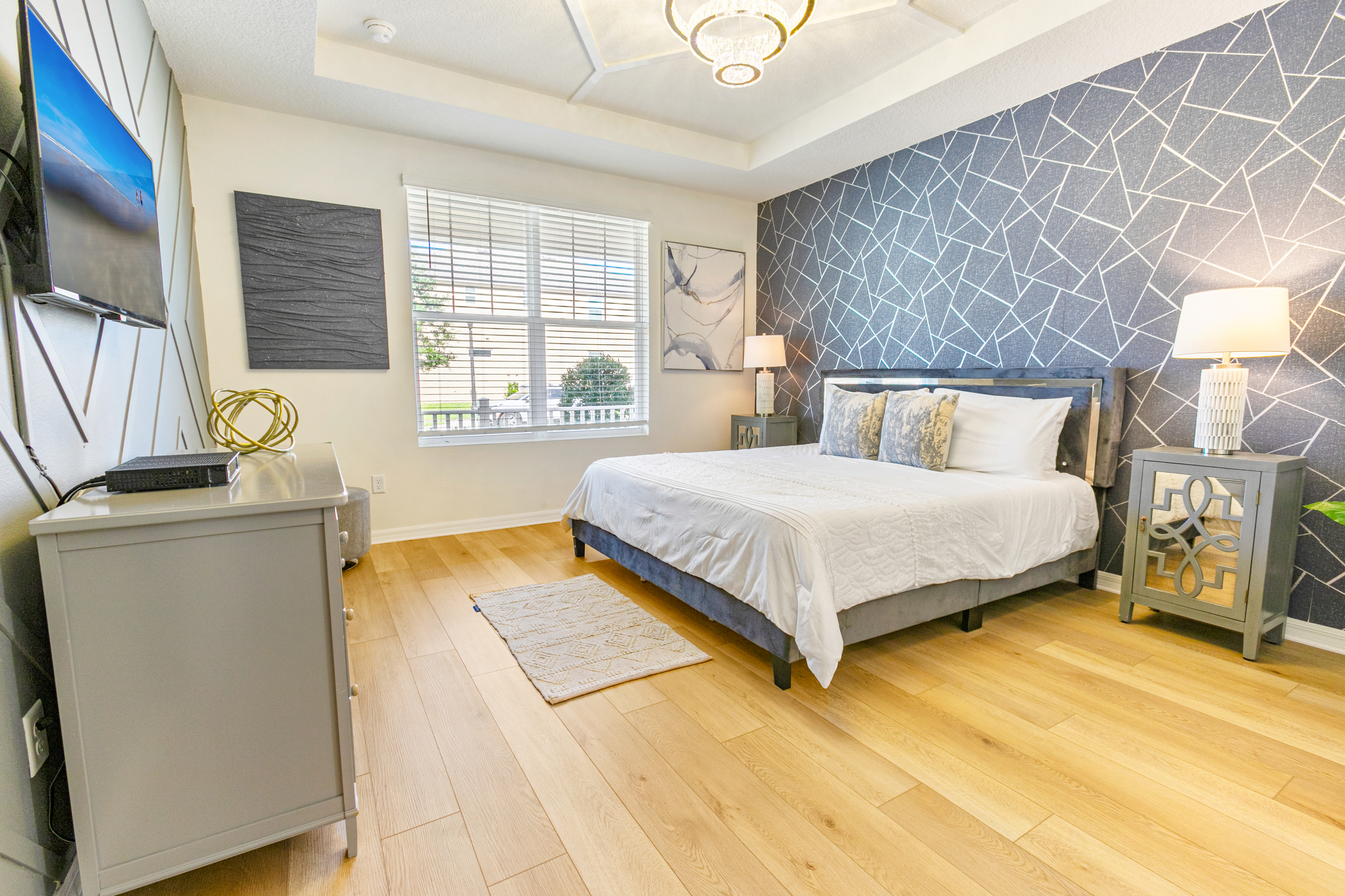 Home Nine Bedrooms with More Than Three Bathrooms