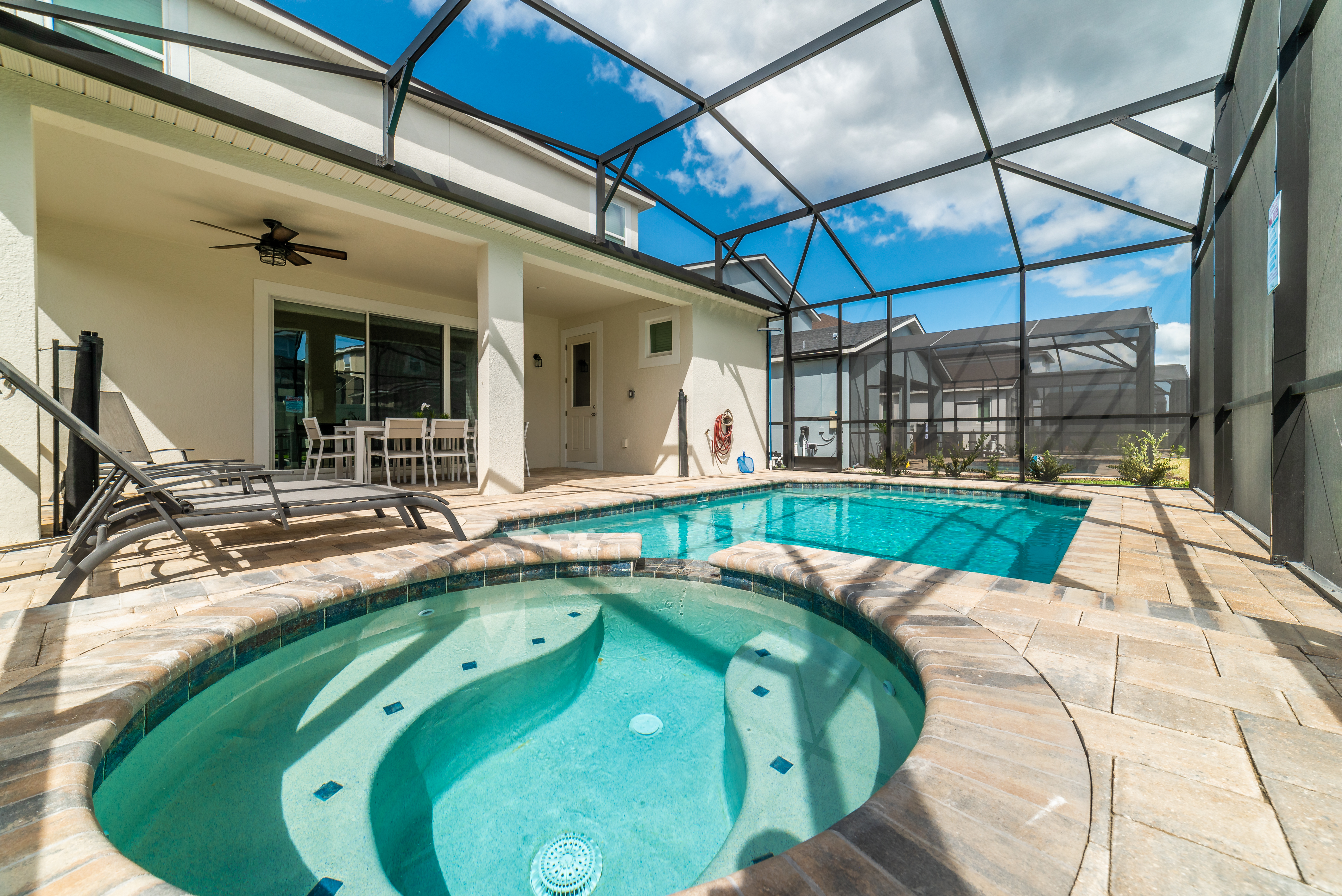 Home Four Bedrooms with Private Pool