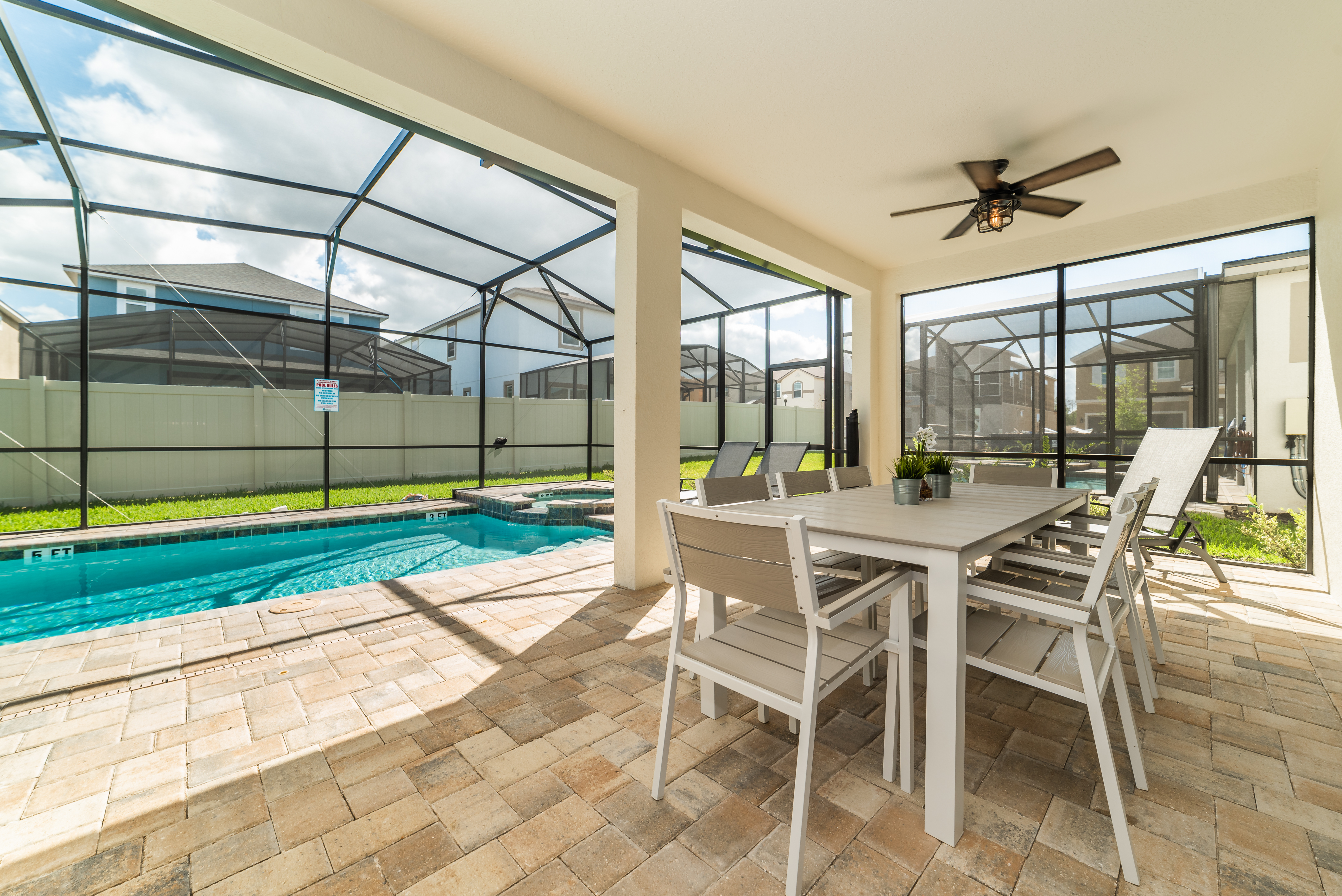 Home Four Bedrooms with Private Pool