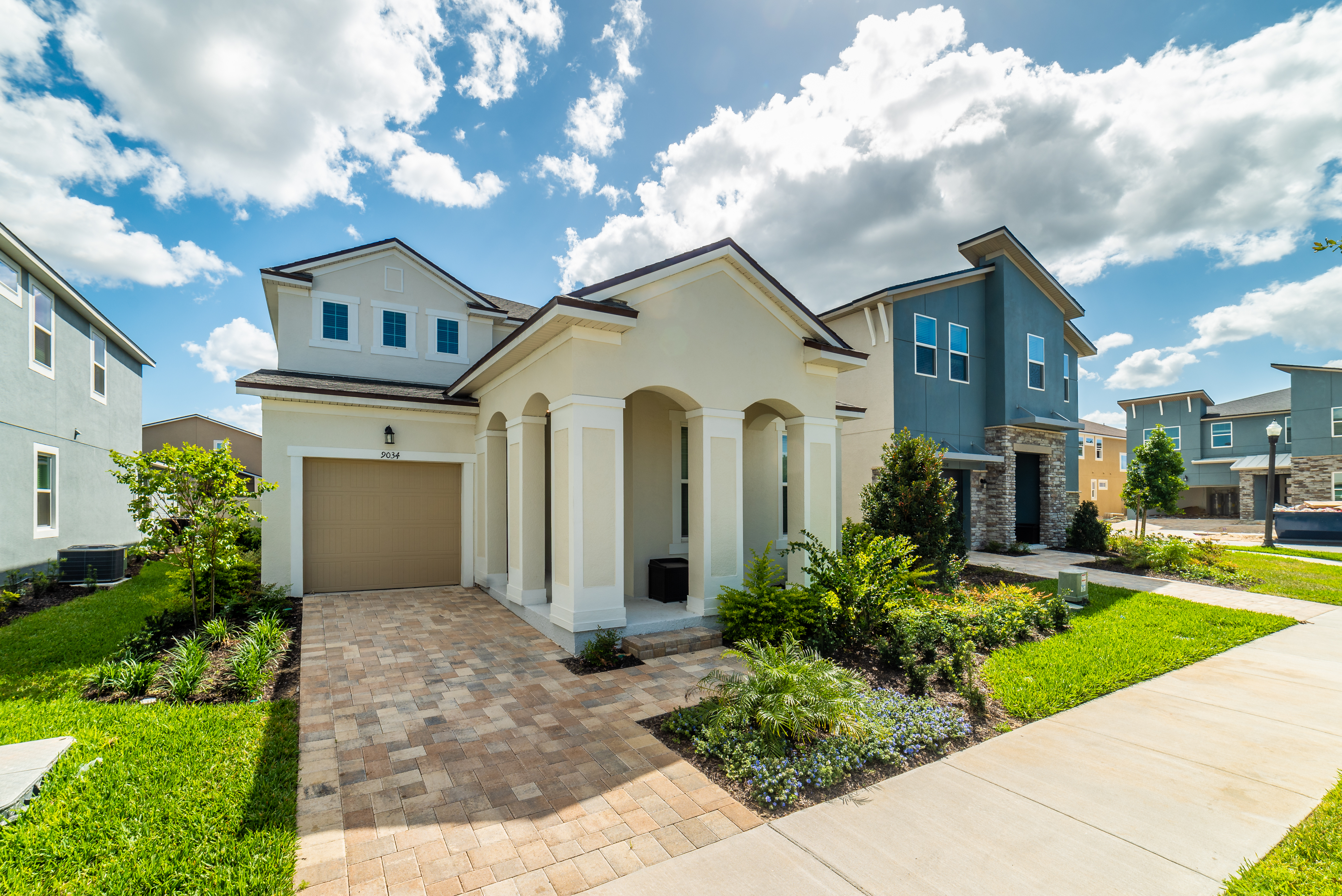 Home Four Bedrooms with Private Pool