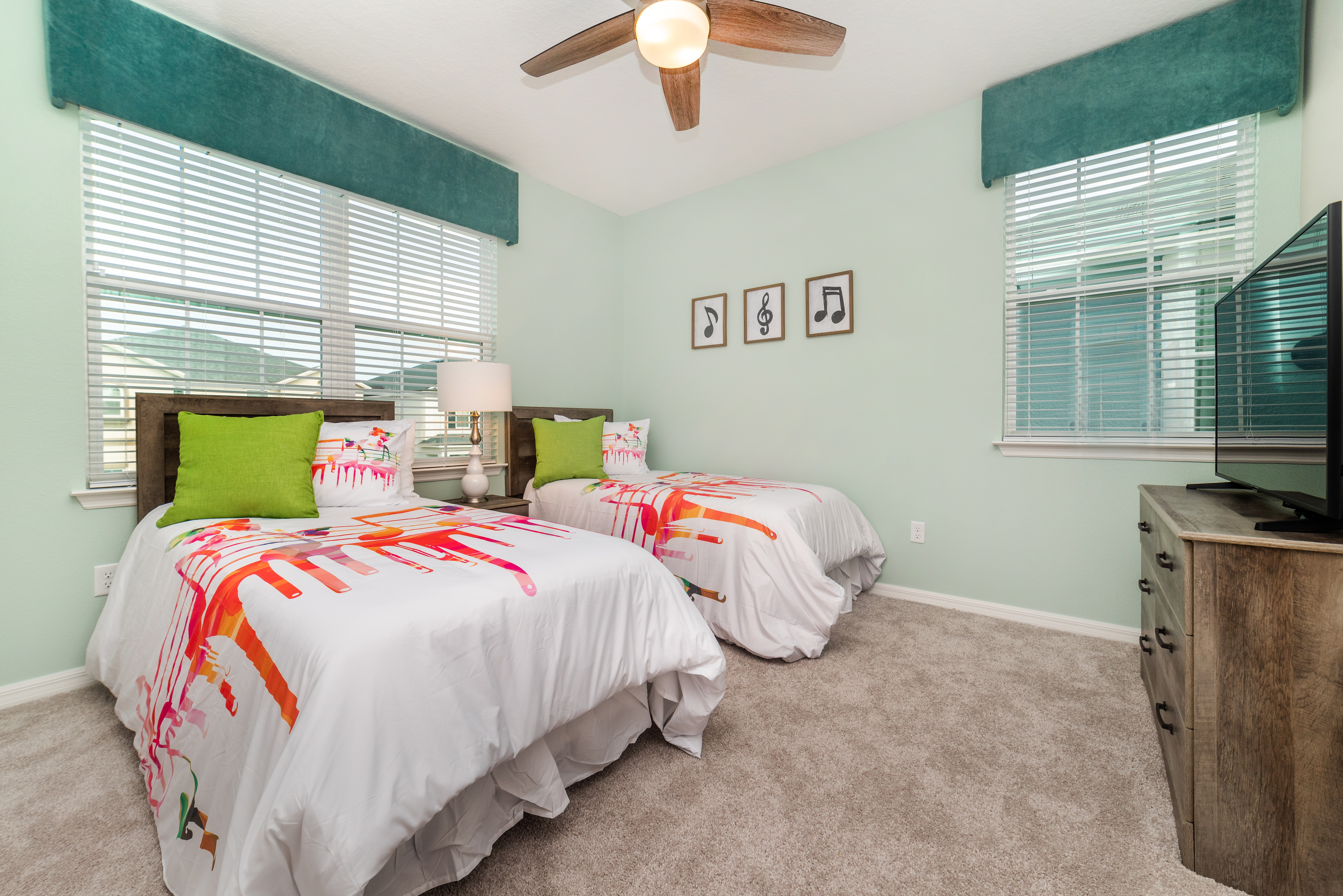 Home Seven Bedrooms with Private Pool