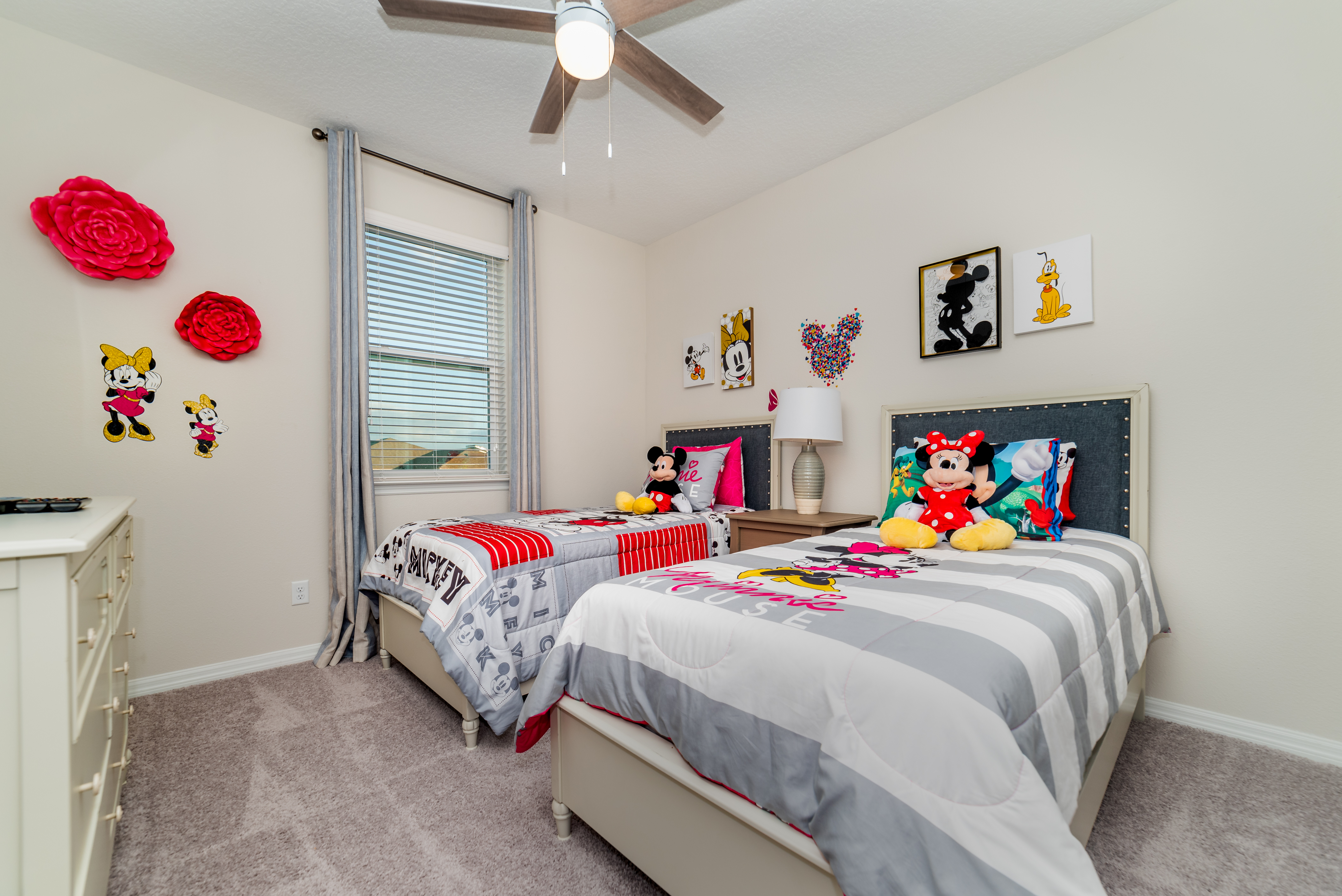 Home Five Bedrooms with Private Pool