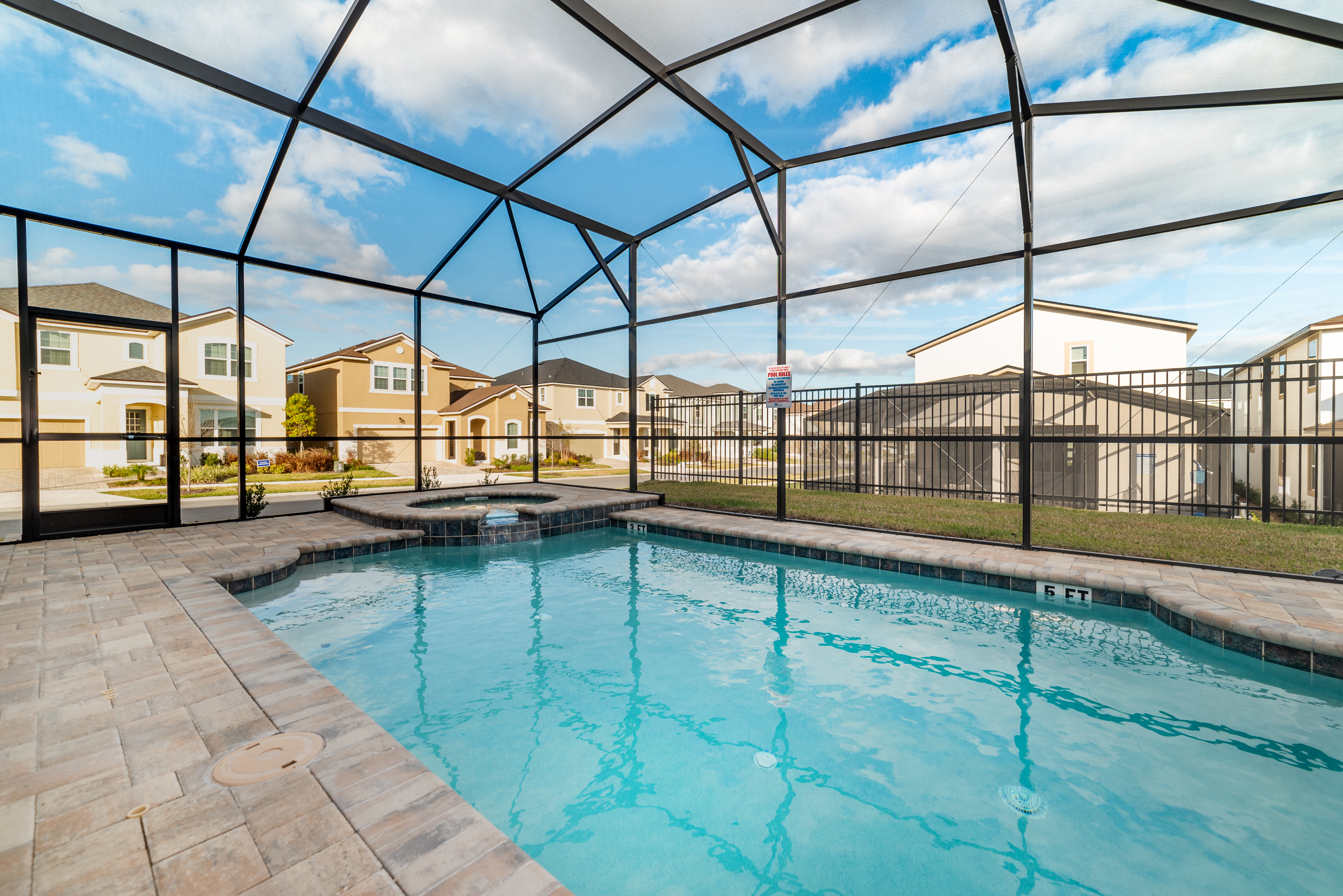 Home Five Bedrooms with Private Pool