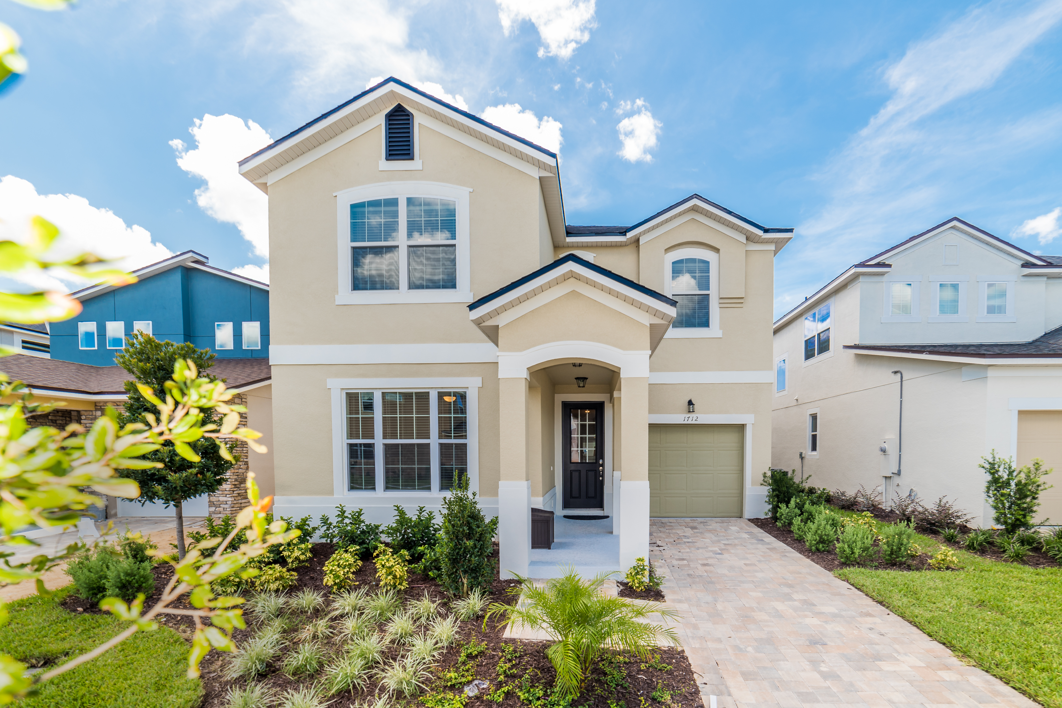 Home Six Bedrooms with Private Pool