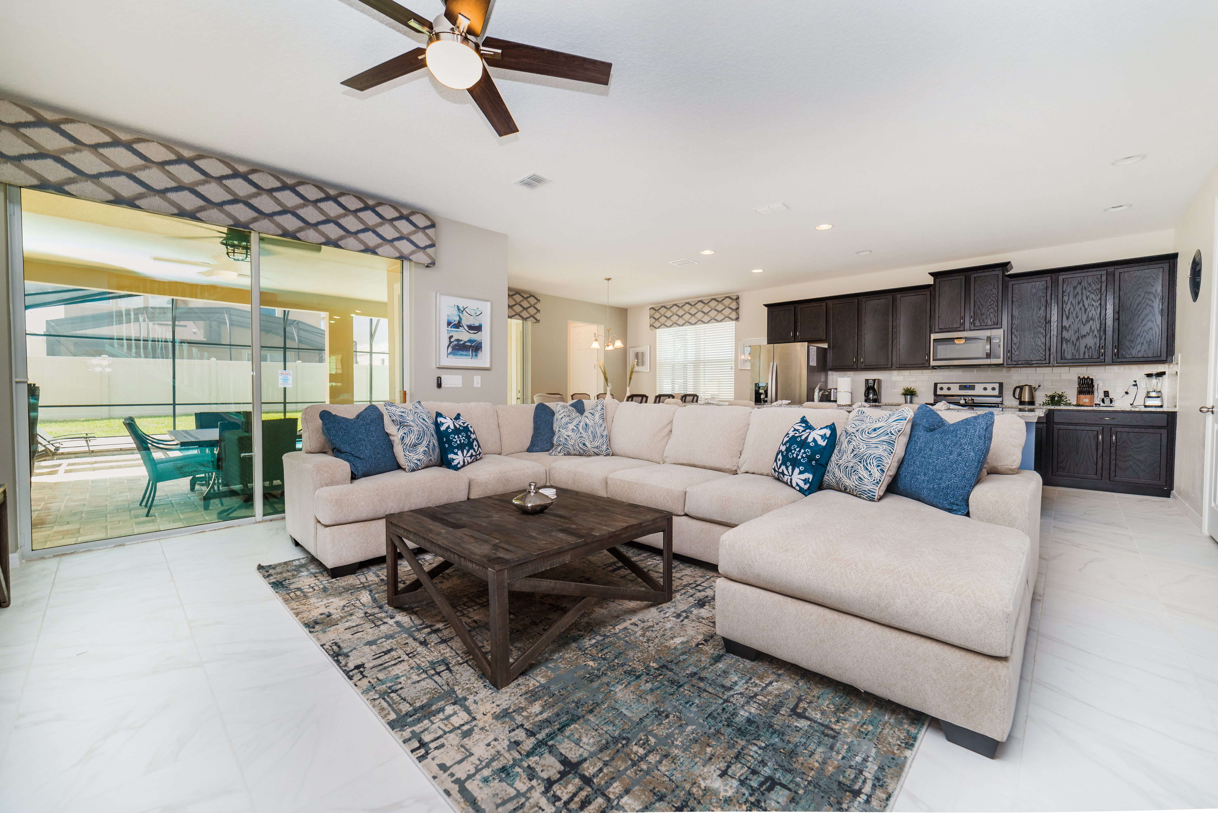 Home Six Bedrooms with Private Pool