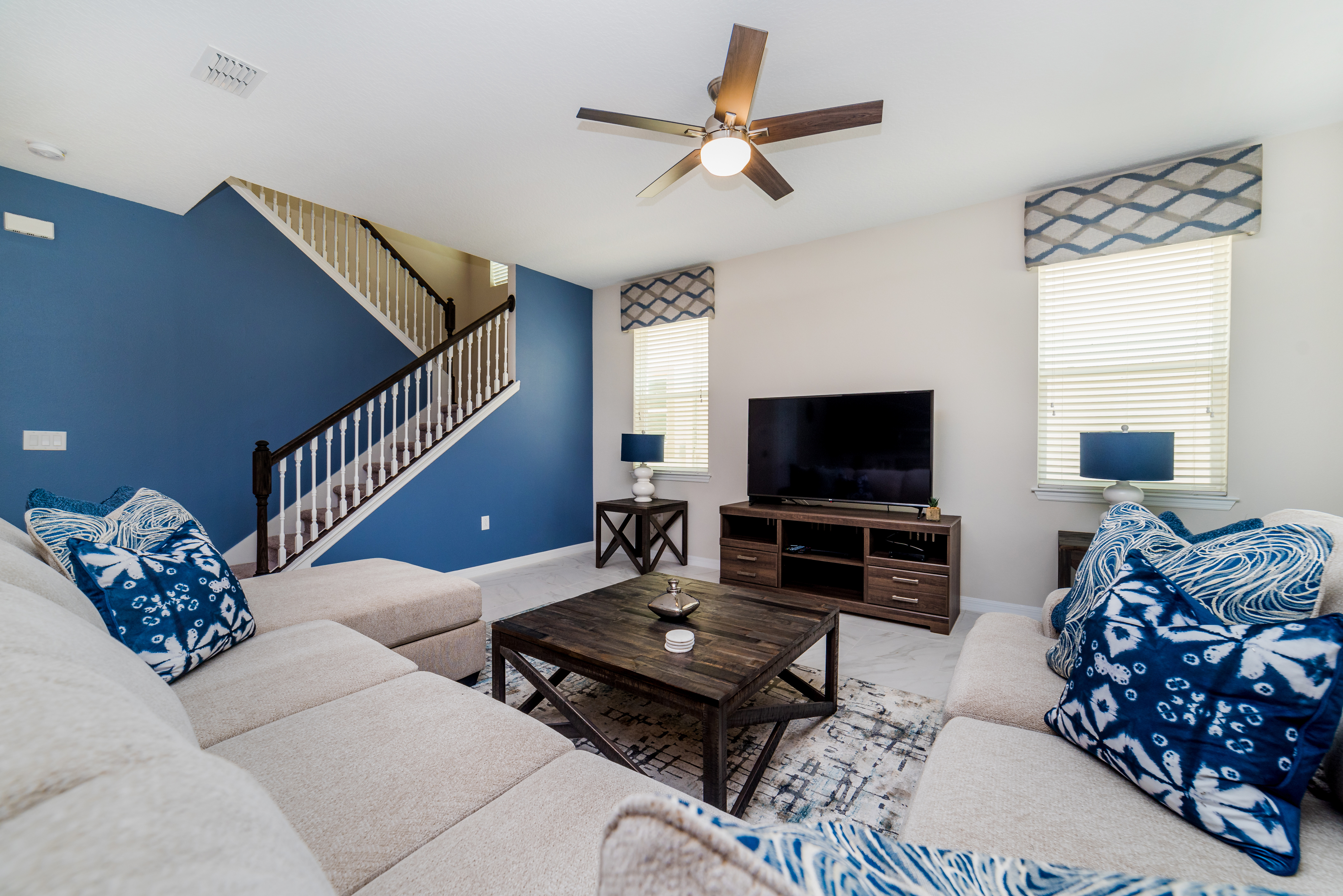 Home Six Bedrooms with Private Pool