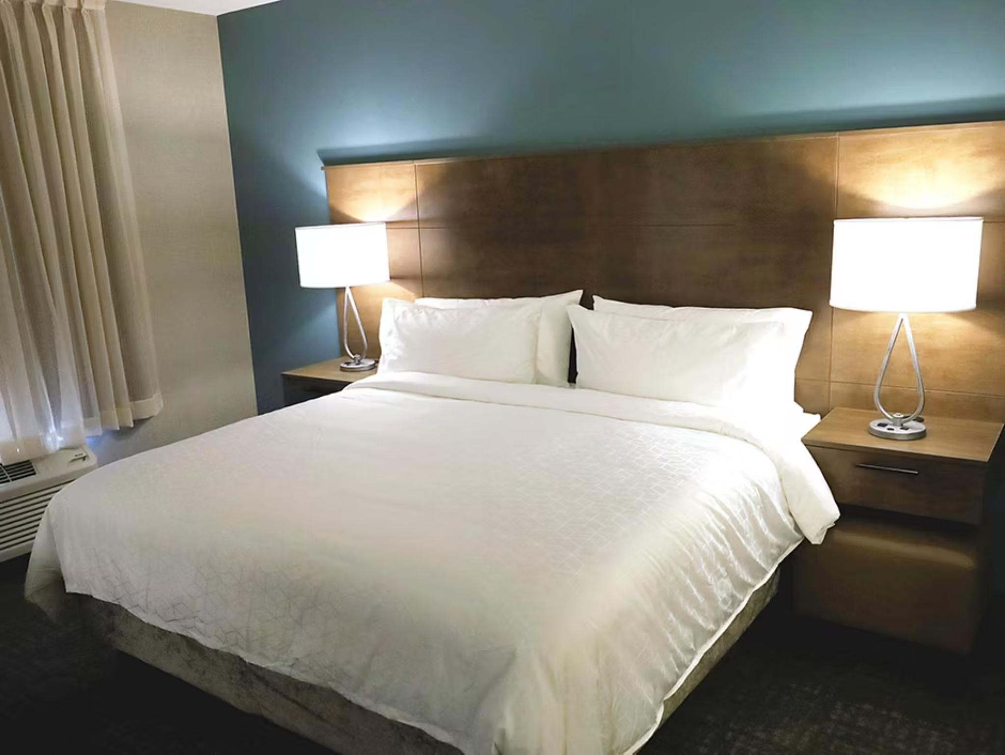 Studio Accessible King Size Bed